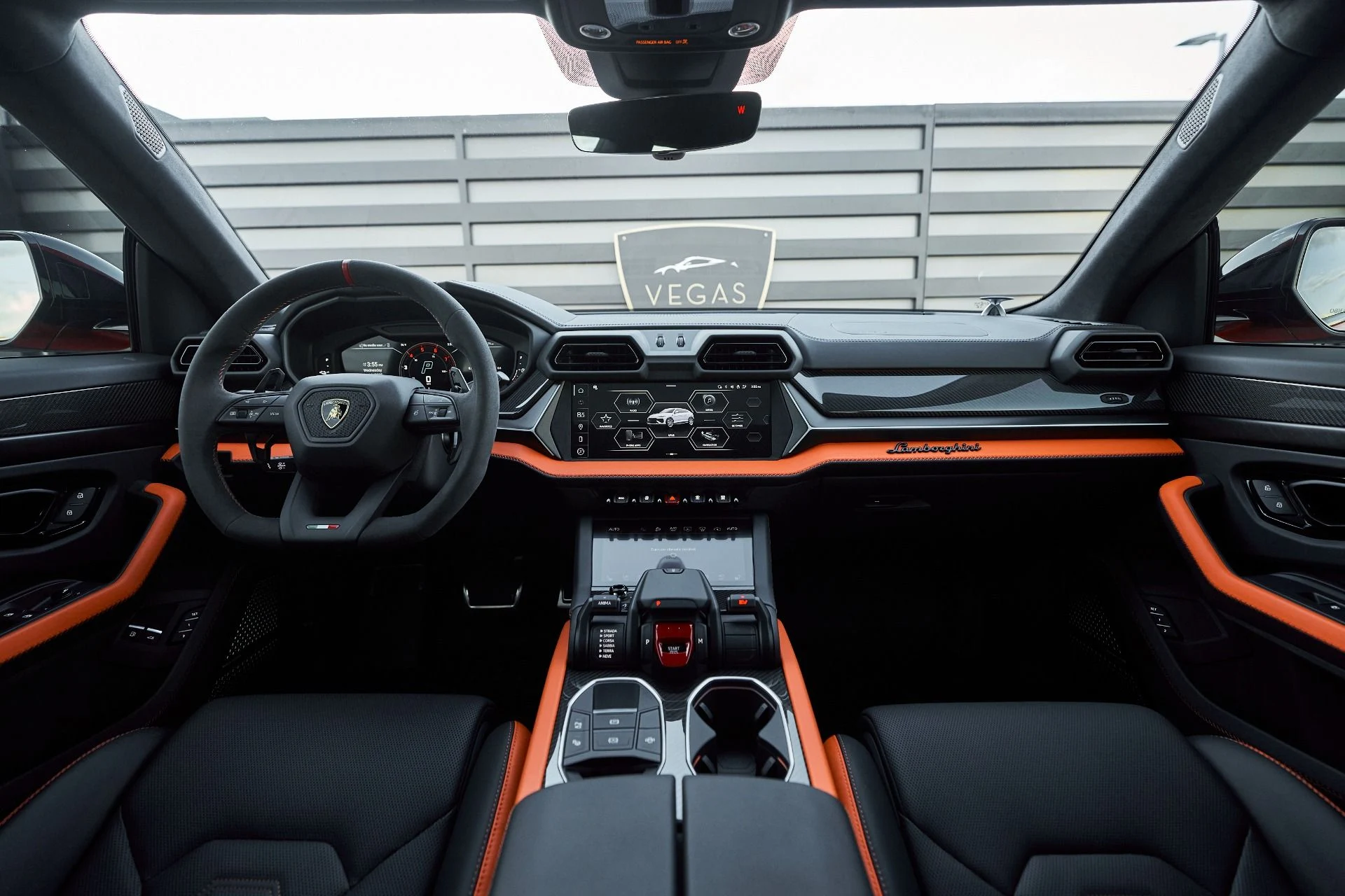 mph050_3132929209_Used_2025_Lamborghini_Urus_SE_1763605029_5dbcef1e61