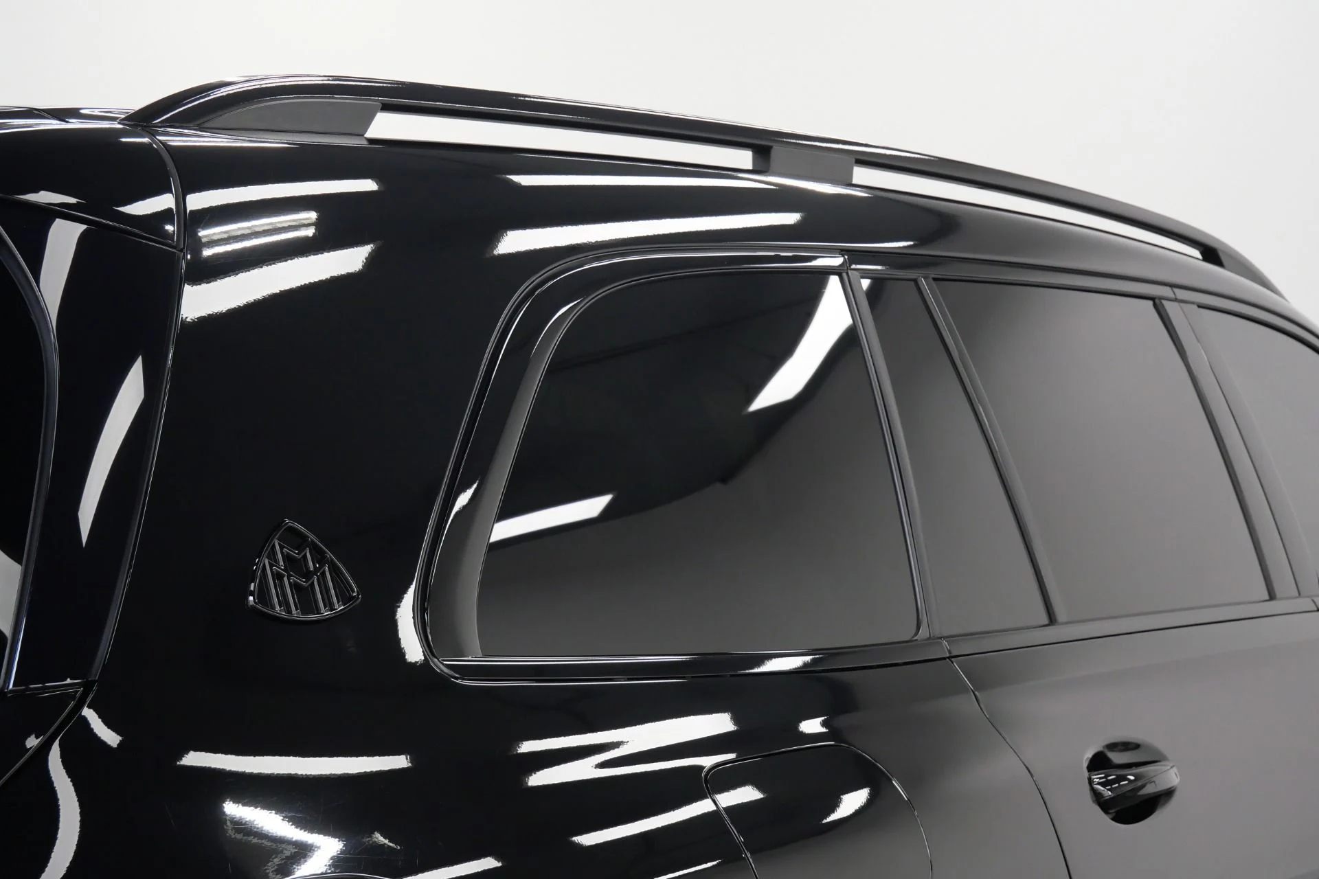 mph050_3152378128_Used_2023_Mercedes_Benz_Maybach_GLS_600_4_MATIC_4_Seat_Configuration_Rear_Refrigerator_1787325899_a4caa00f00