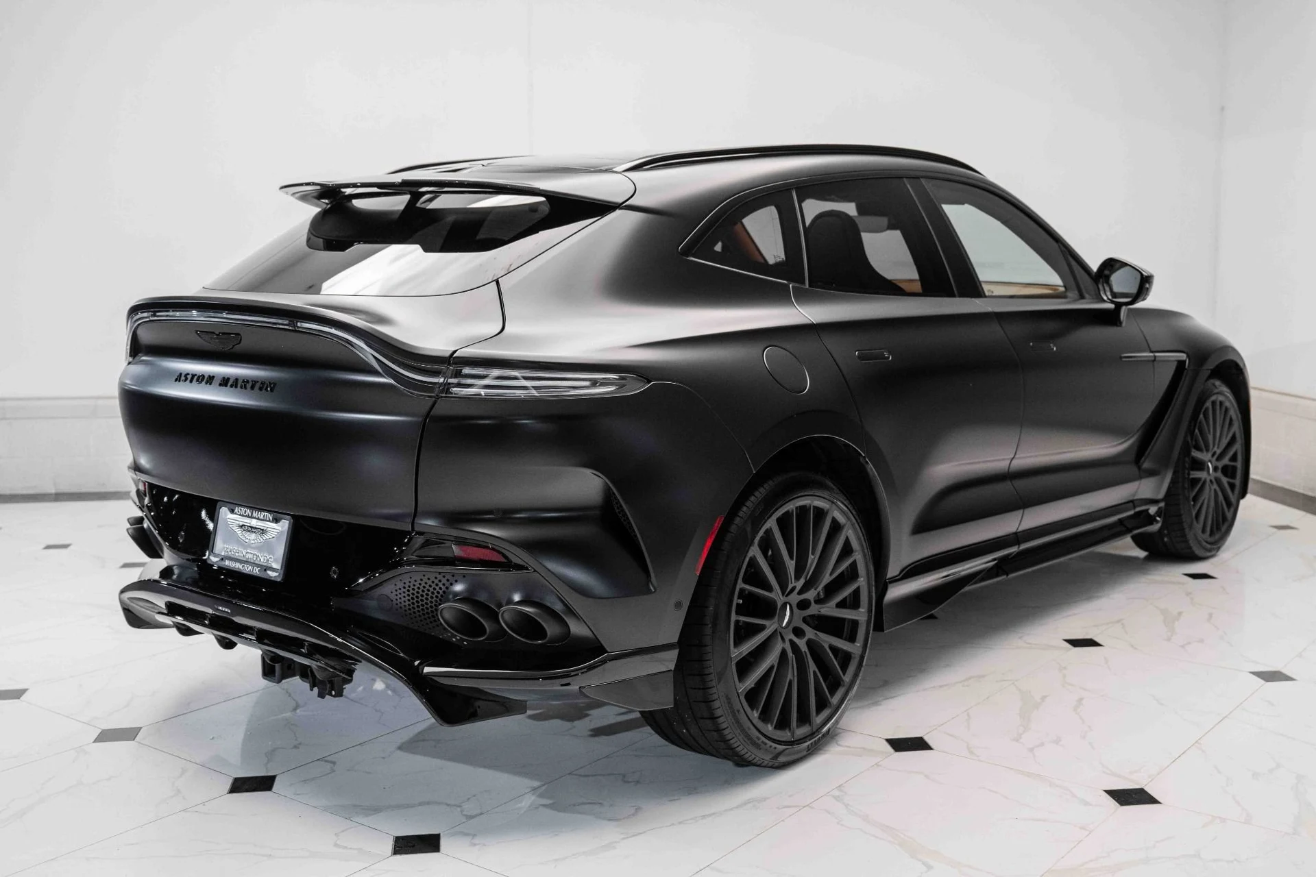 mph050_3195079776_Used_2023_Aston_Martin_DBX_707_1720795210_12f7e65779