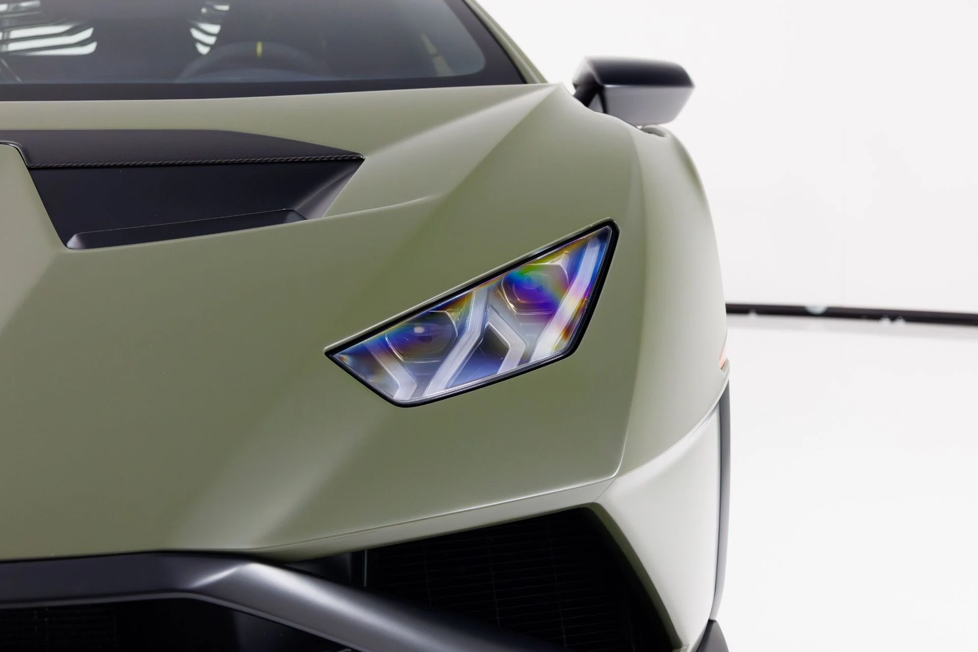 mph050_3211215788_Used_2022_Lamborghini_Huracan_STO_1770056125_1bcddd9e27