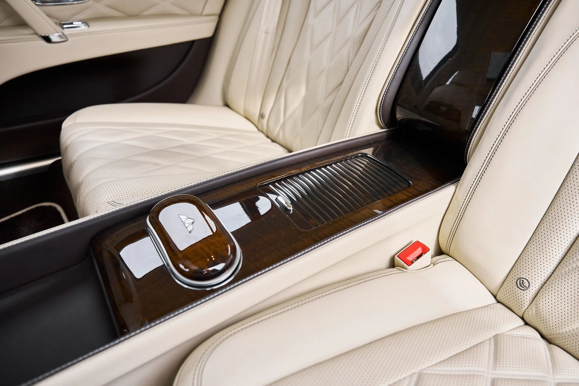 mph050_3223071216_Used_2015_Bentley_Flying_Spur_V8_1769278390_177e005e77