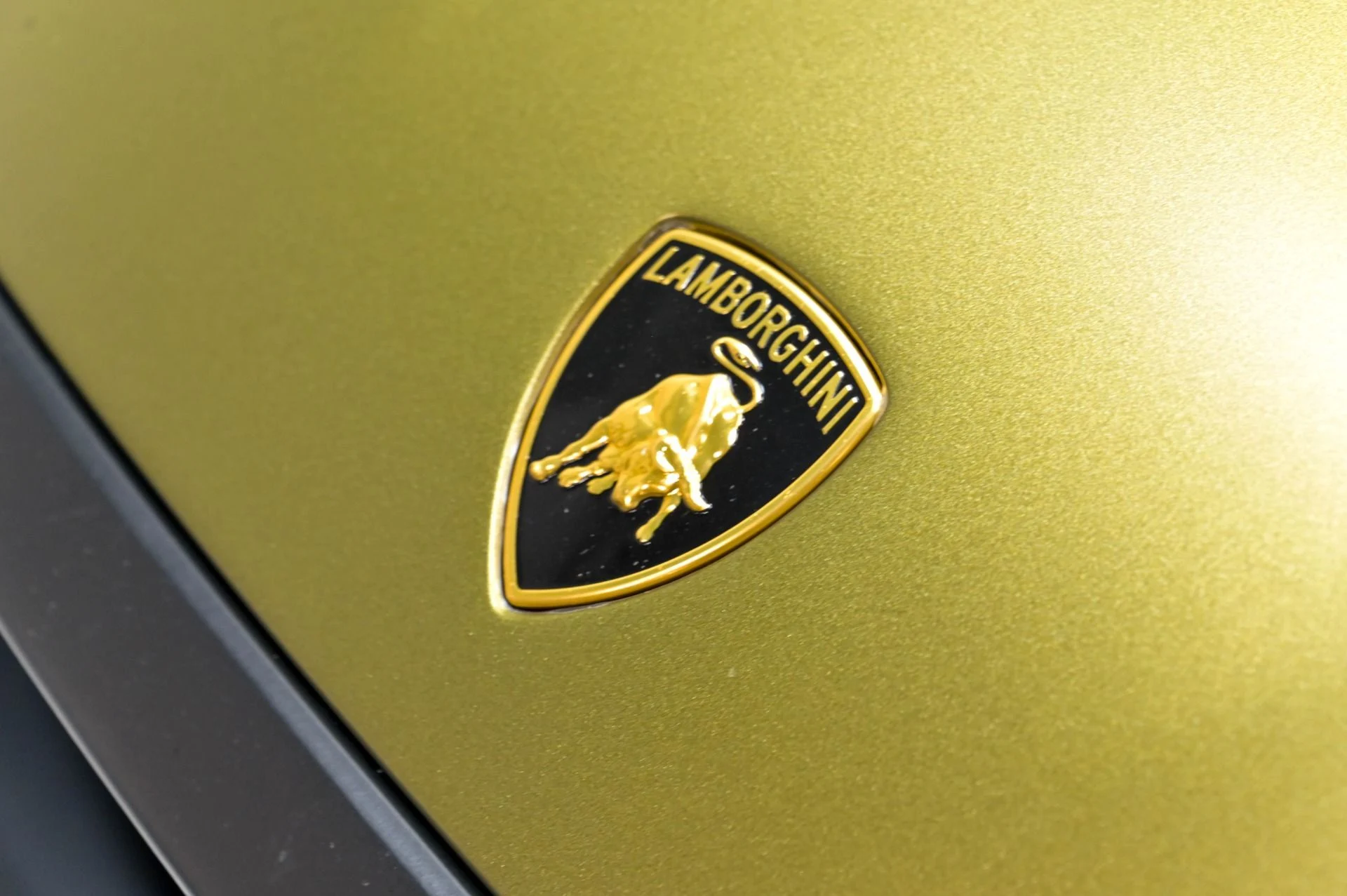 mph050_3250752415_Used_2023_Lamborghini_Huracan_STO_1782768591_3d98eabc4d