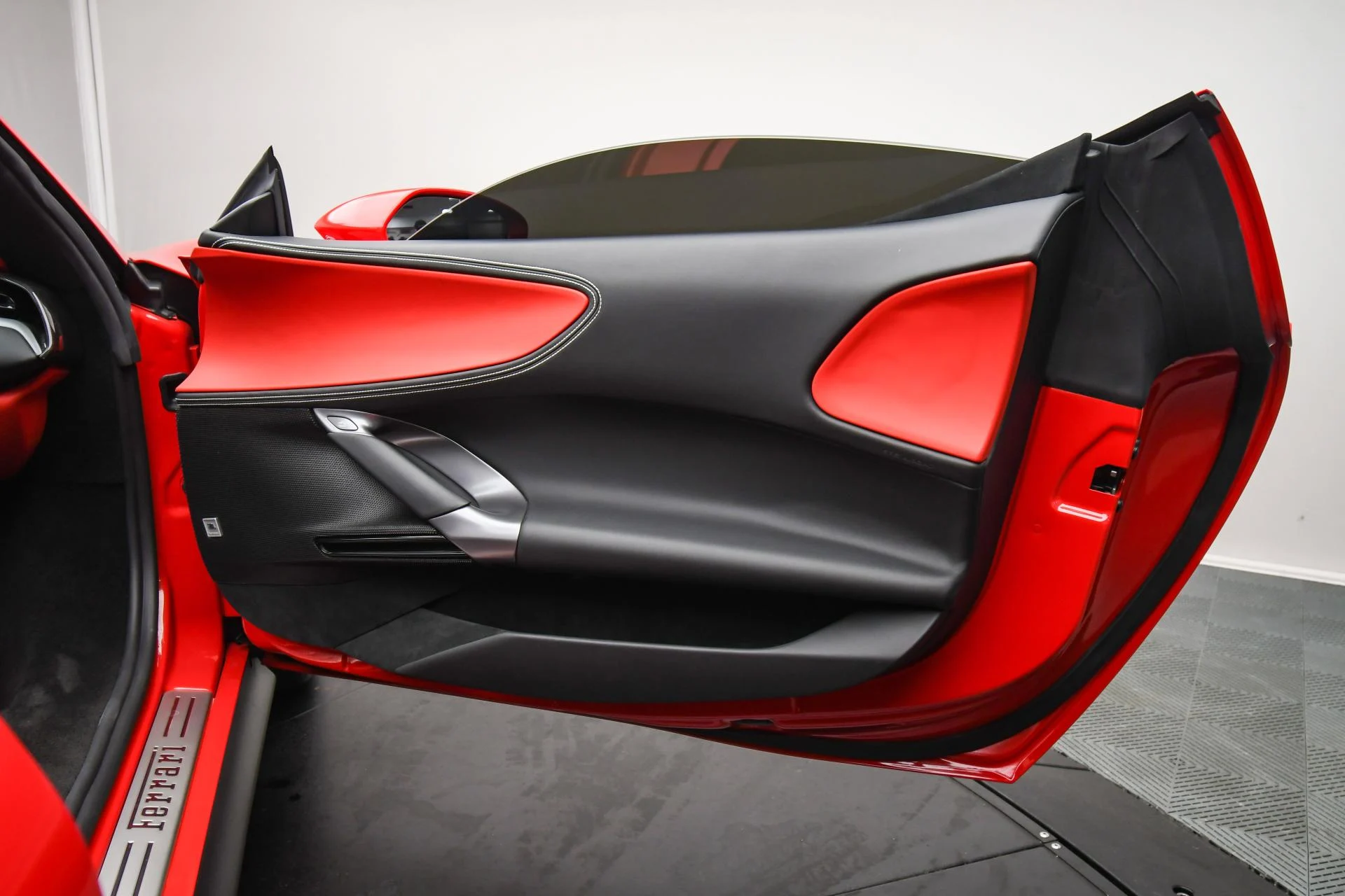 mph050_3332524593_Used_2022_Ferrari_SF_90_Spider_1753776245_8246d69968