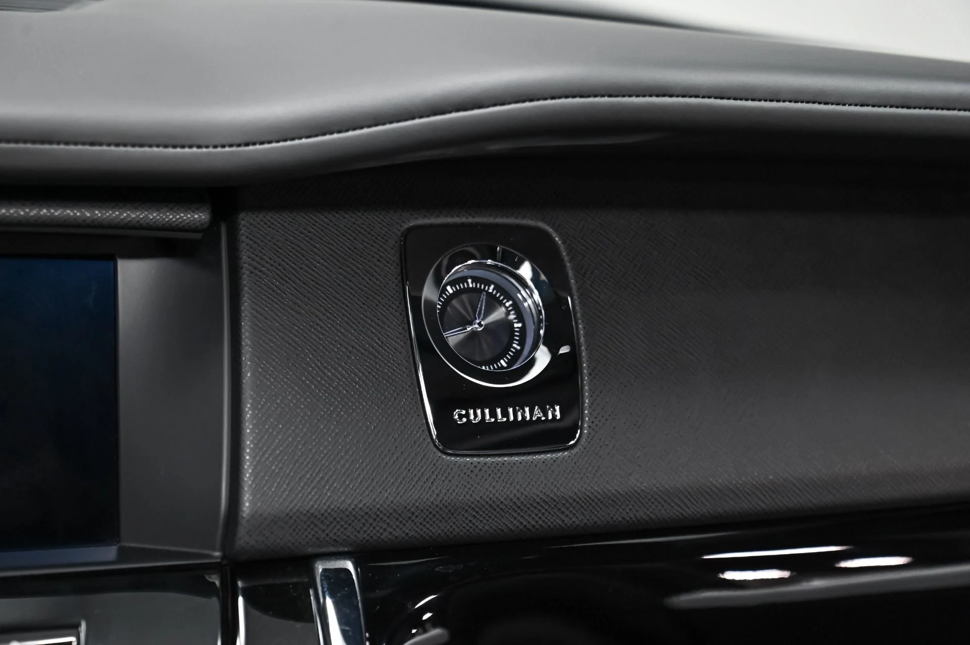 mph050_3342826259_Used_2019_Rolls_Royce_Cullinan_Base_1753916871_85fd5a45c0