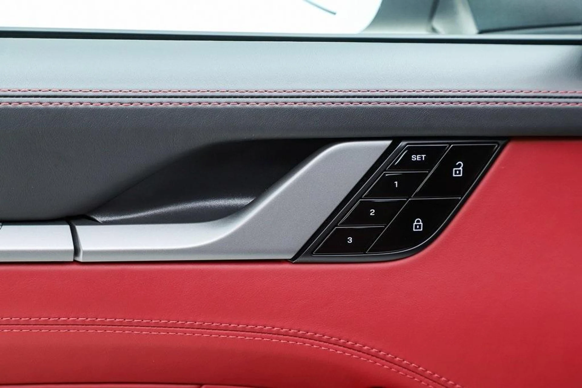 mph050_340461214_M_Bm_Ku_T_Dz_Yb_J50_Bn_H7u_T5_On_Jj_DI_69eae0ab7f