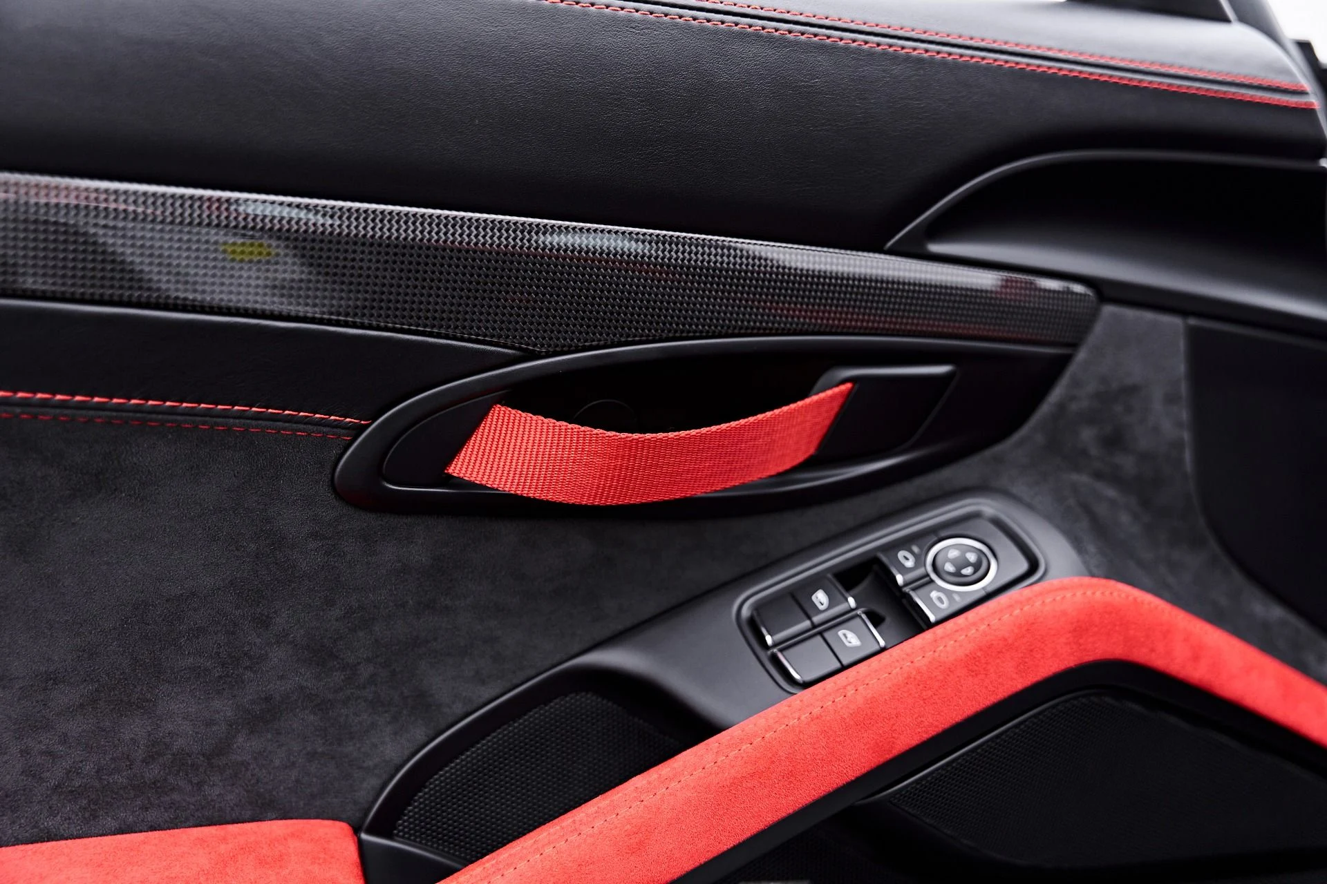 mph050_3407319503_Used_2019_Porsche_911_GT_2_RS_1788559255_9293fa9f3b