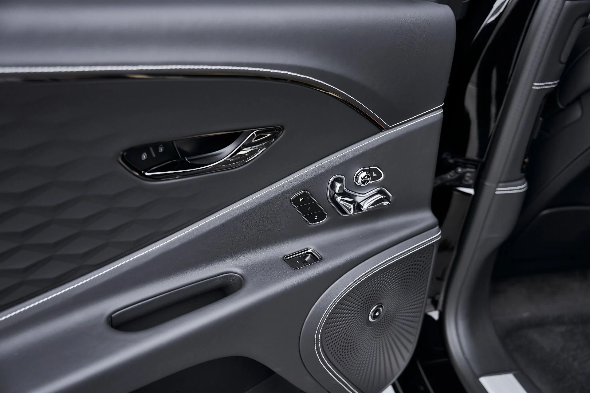 mph050_3413098387_Used_2025_Bentley_Flying_Spur_Speed_1769137107_2044782b8b