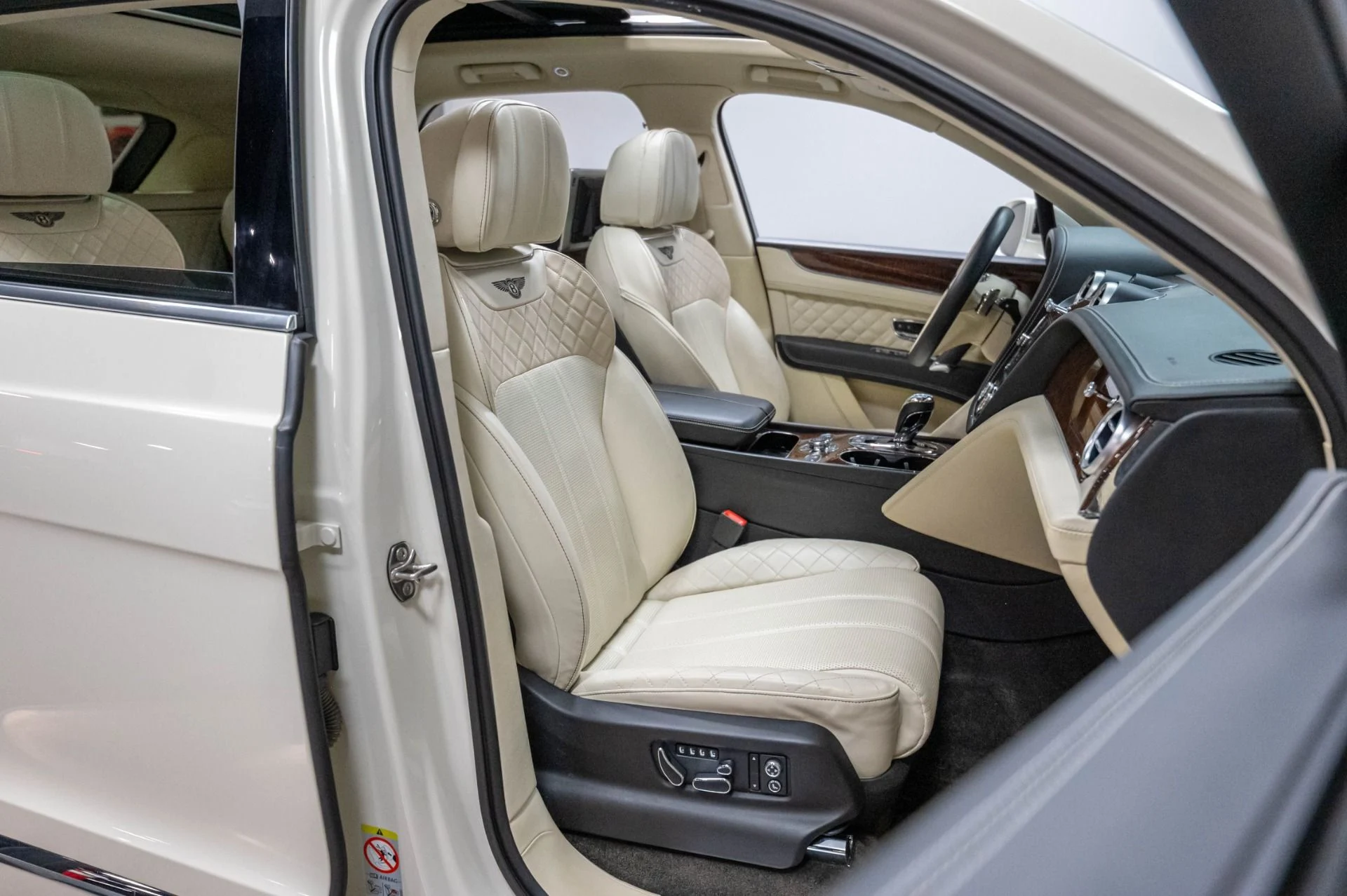 mph050_3442918816_Used_2017_Bentley_Bentayga_W12_1787159716_f190c4fe0d