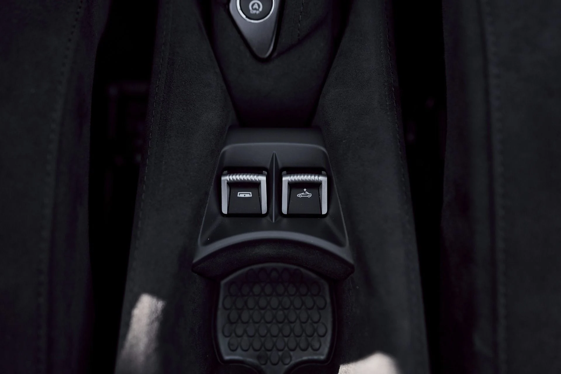 mph050_3448085367_Used_2024_Mc_Laren_750_S_1762034322_1509eb6697