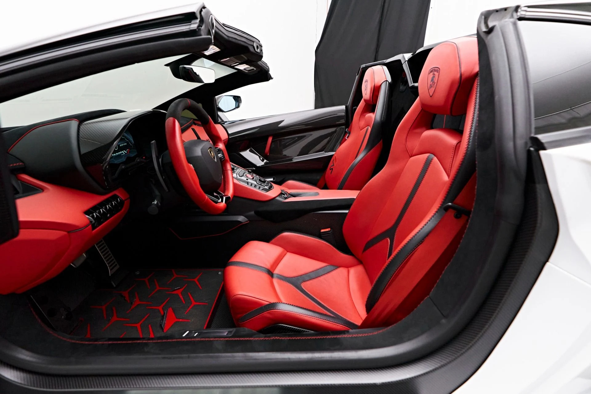 mph050_3449697427_Used_2021_Lamborghini_Aventador_SVJ_Base_1722739728_bc30f440af