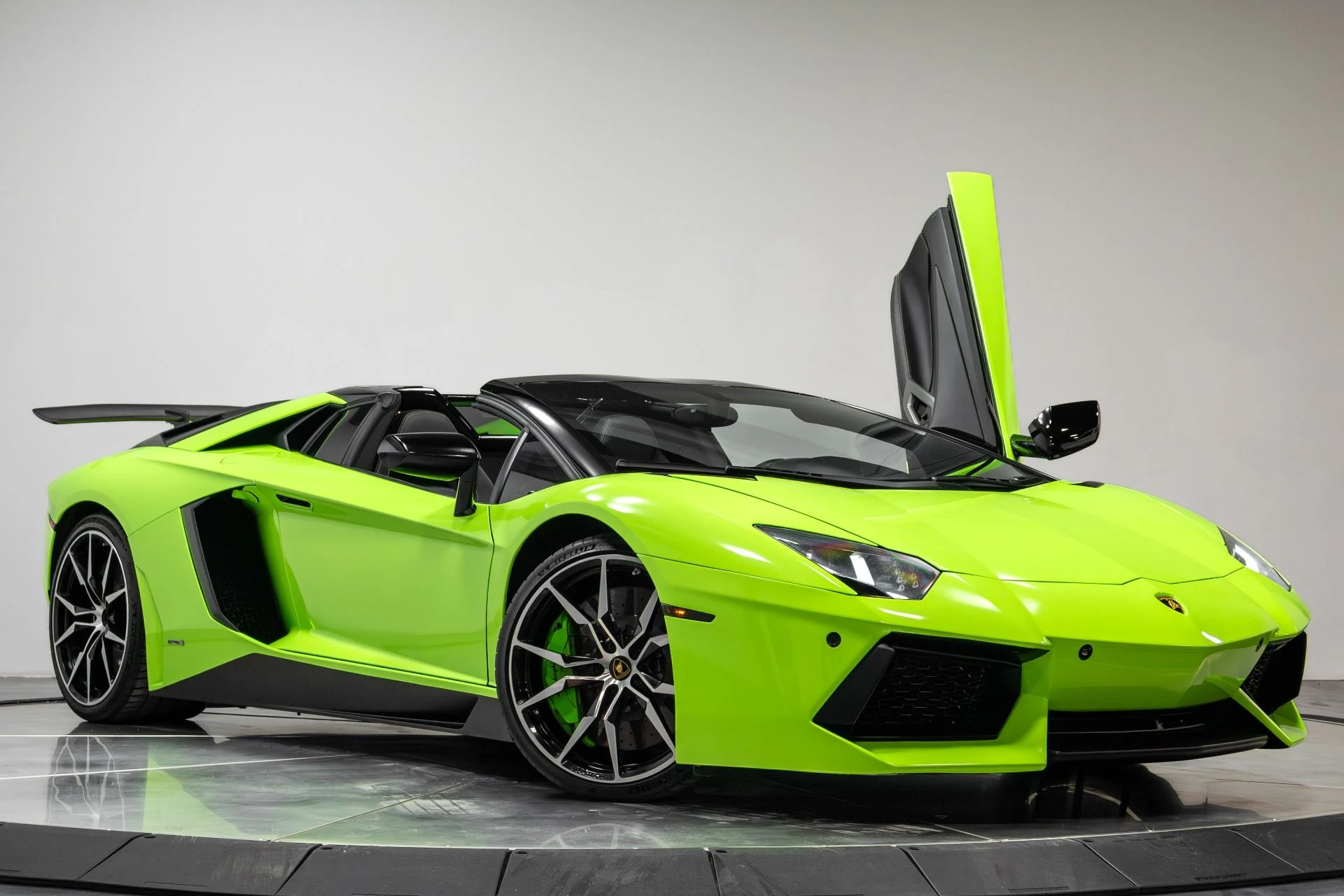mph050_350885360_Used_2015_Lamborghini_Aventador_1764723845_7f31d038ed