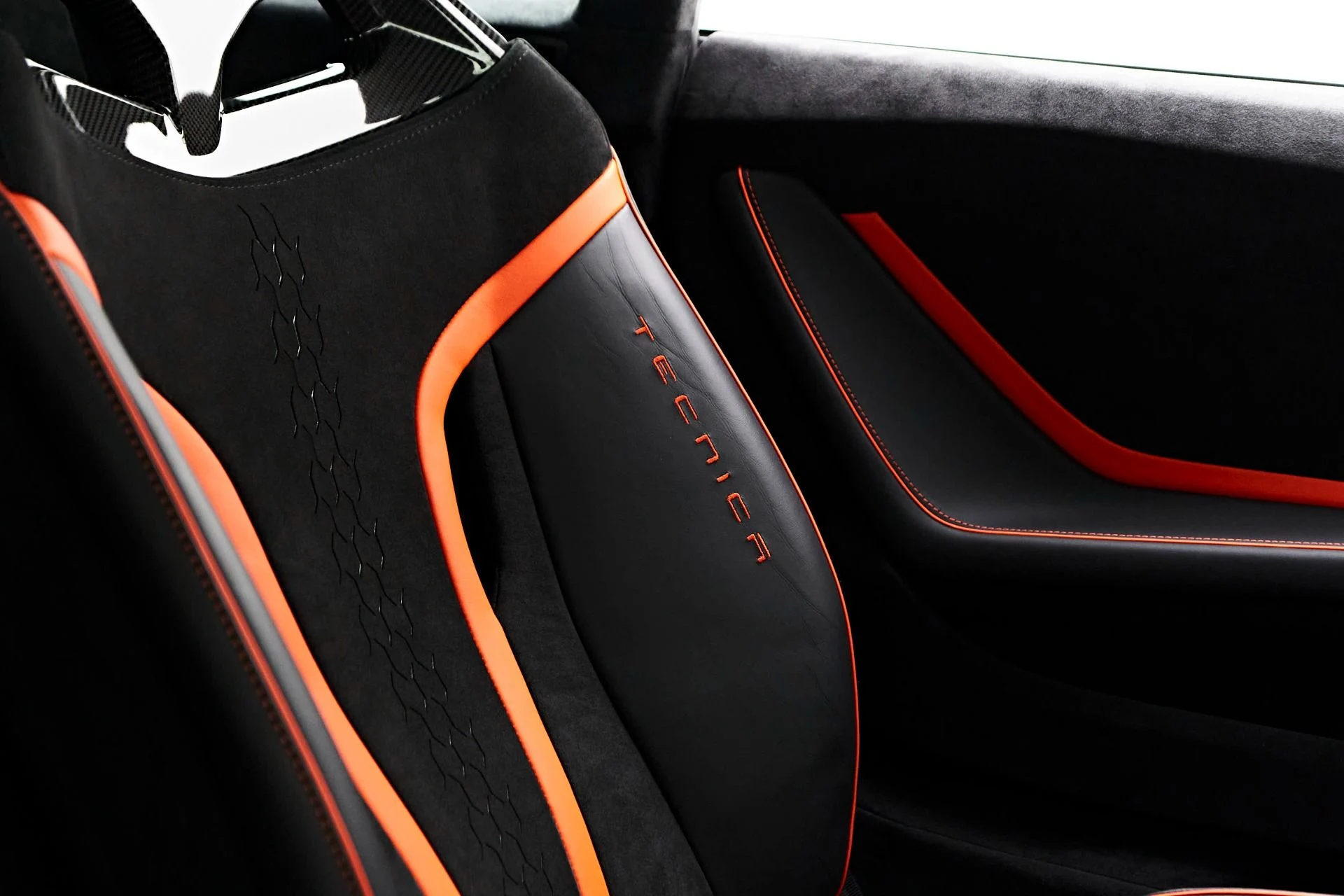 mph050_3520636738_Used_2023_Lamborghini_Huracan_Tecnica_Base_1715640571_c4784c3ed9
