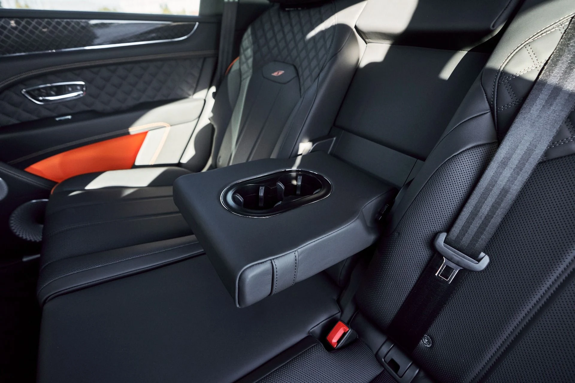 mph050_3536794242_Used_2025_Bentley_Bentayga_S_Black_Edition_1764904238_afc3650933