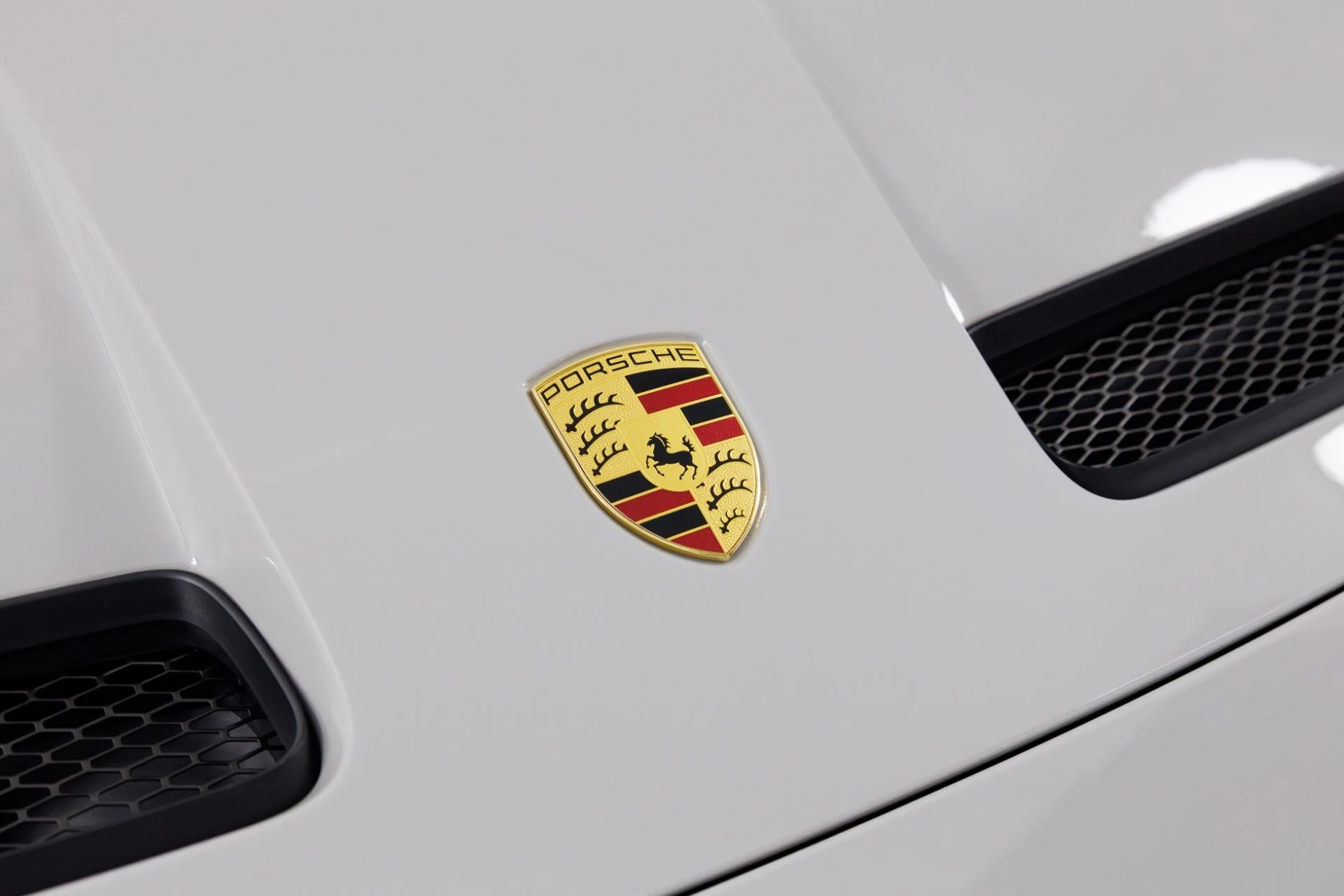 mph050_3543451798_Used_2024_Porsche_911_GT_3_Touring_1767999905_b7b23deda1