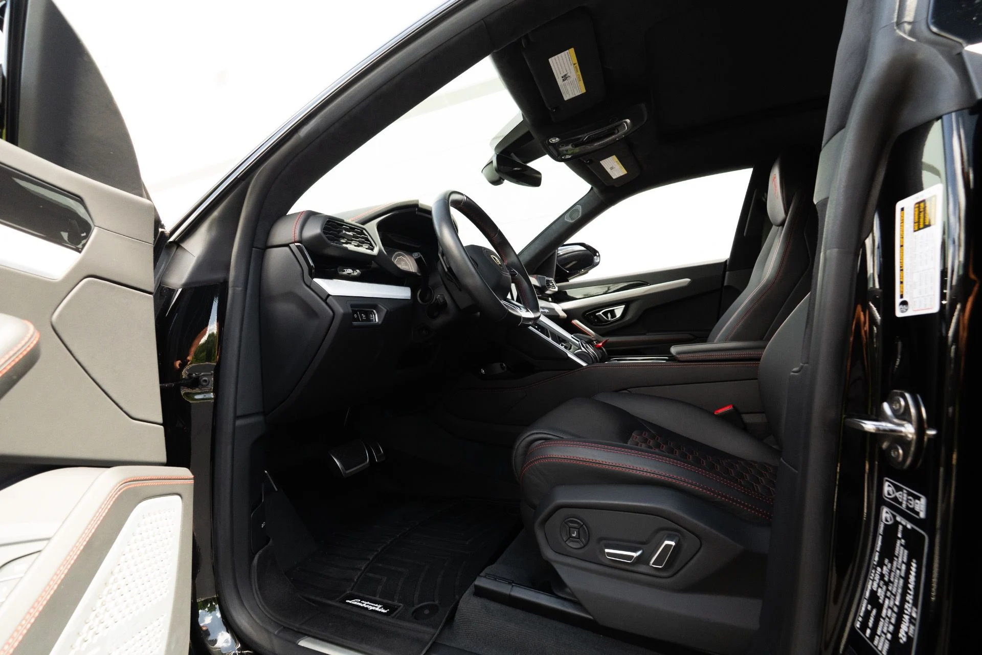 mph050_3593359976_Used_2020_Lamborghini_Urus_1758836559_4db17fa28b