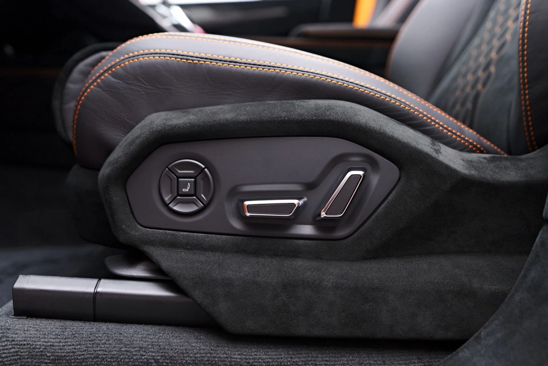 mph050_3594555296_Used_2023_Lamborghini_Urus_Performante_1758074145_2cc0049b2b