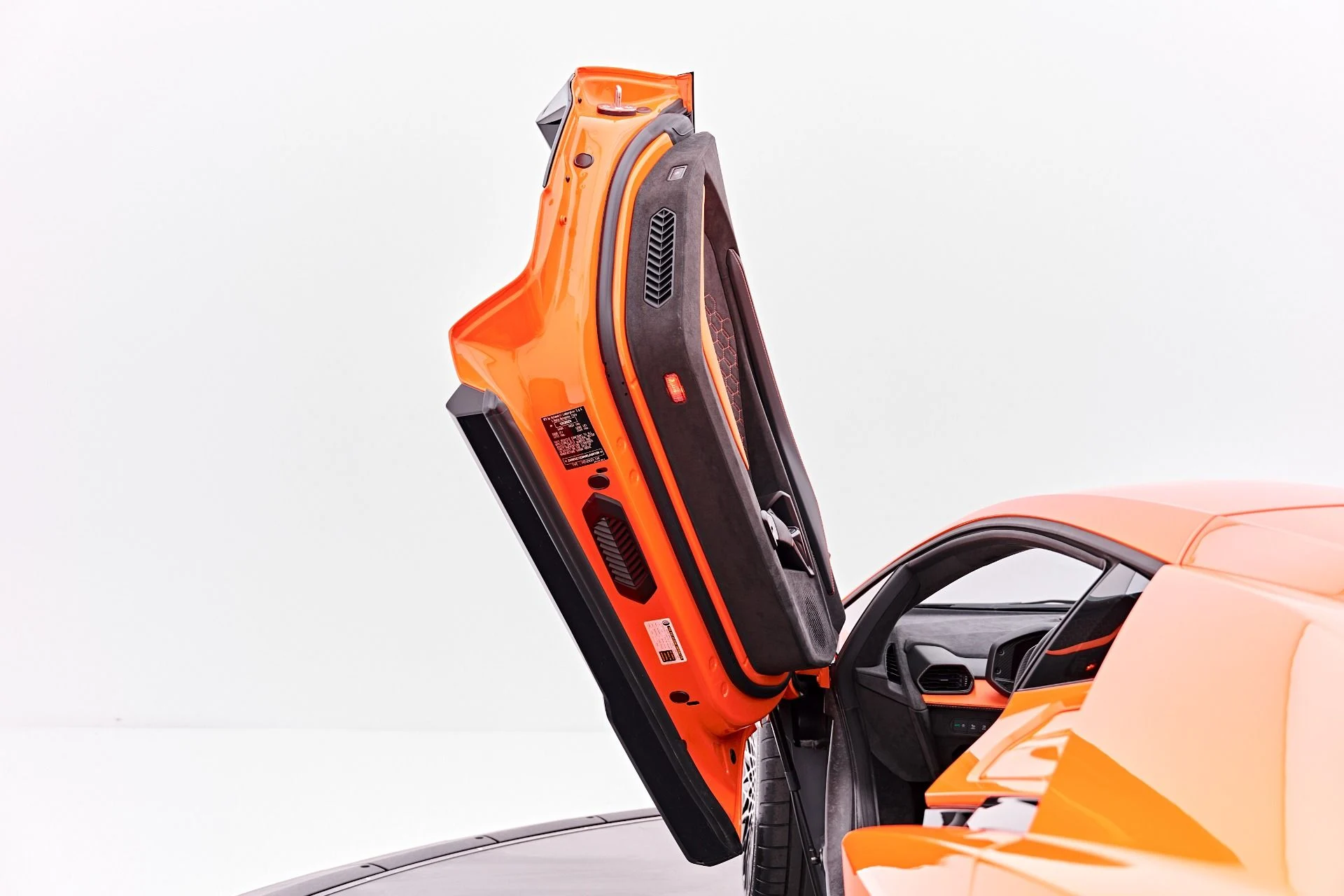 mph050_359982309_Used_2024_Lamborghini_Revuelto_Base_1787792817_016ece6a8b