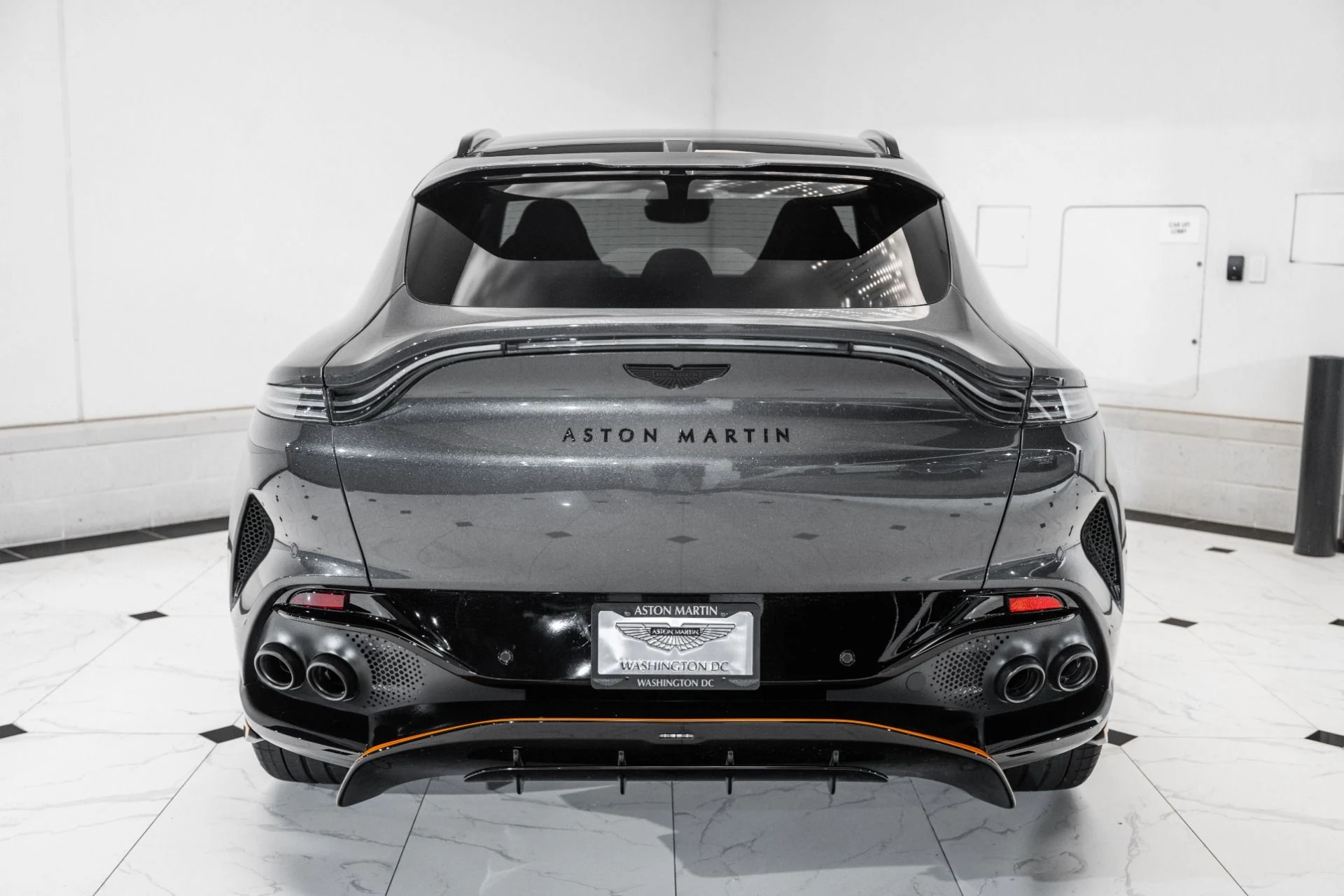 mph050_3600617318_Used_2025_Aston_Martin_DBX_707_1754709382_9b7d706c35
