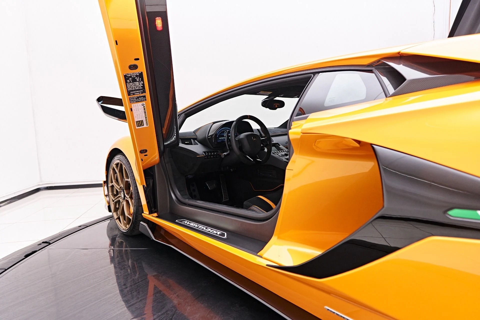 mph050_3612644895_Used_2021_Lamborghini_Aventador_SVJ_Base_1755224573_2a9b400f95