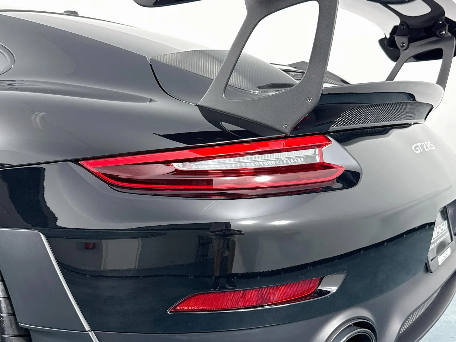 mph050_3613143073_Used_2018_Porsche_911_GT_2_RS_1785886180_00c45c759f