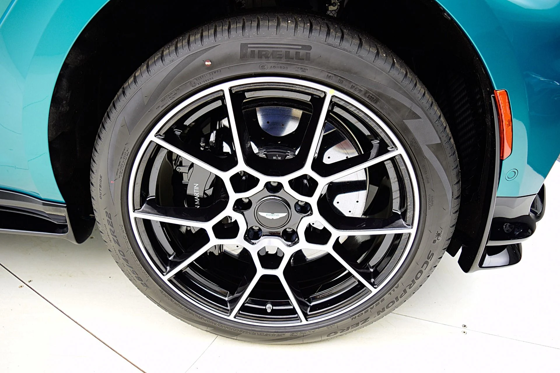 mph050_3622534383_New_2025_Aston_Martin_DBX_707_52bcb6d3f9