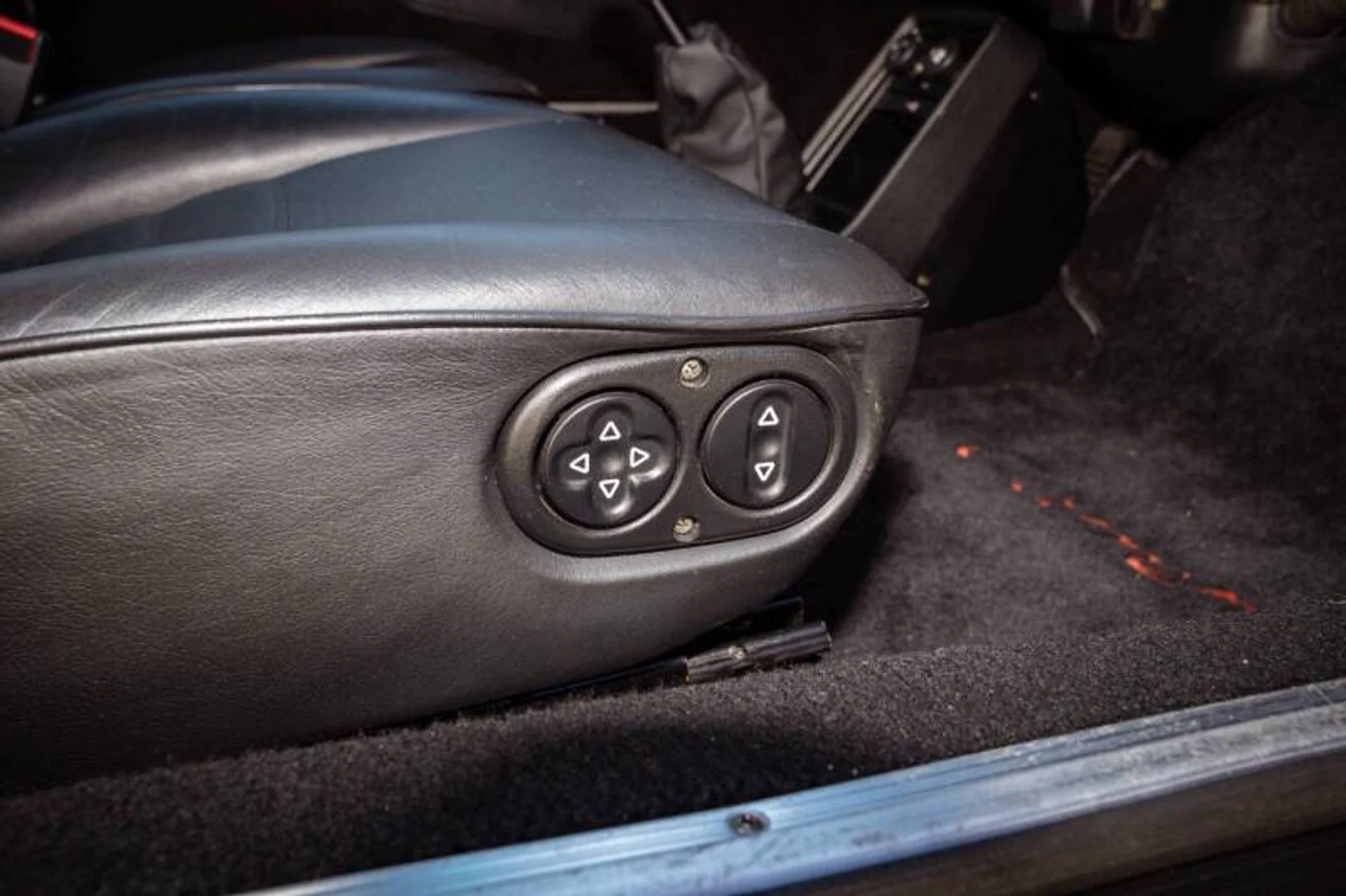 mph050_364155398_1985_porsche_911_carrera_2dr_coupe_23858e323f