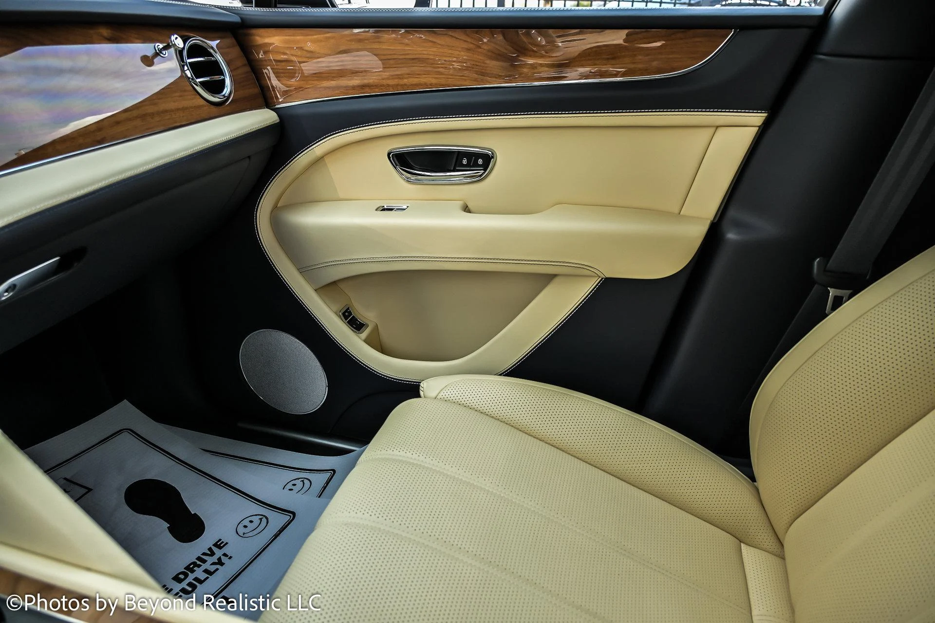 mph050_3642434500_Used_2023_Bentley_Bentayga_EWB_1769853193_d8922ca737