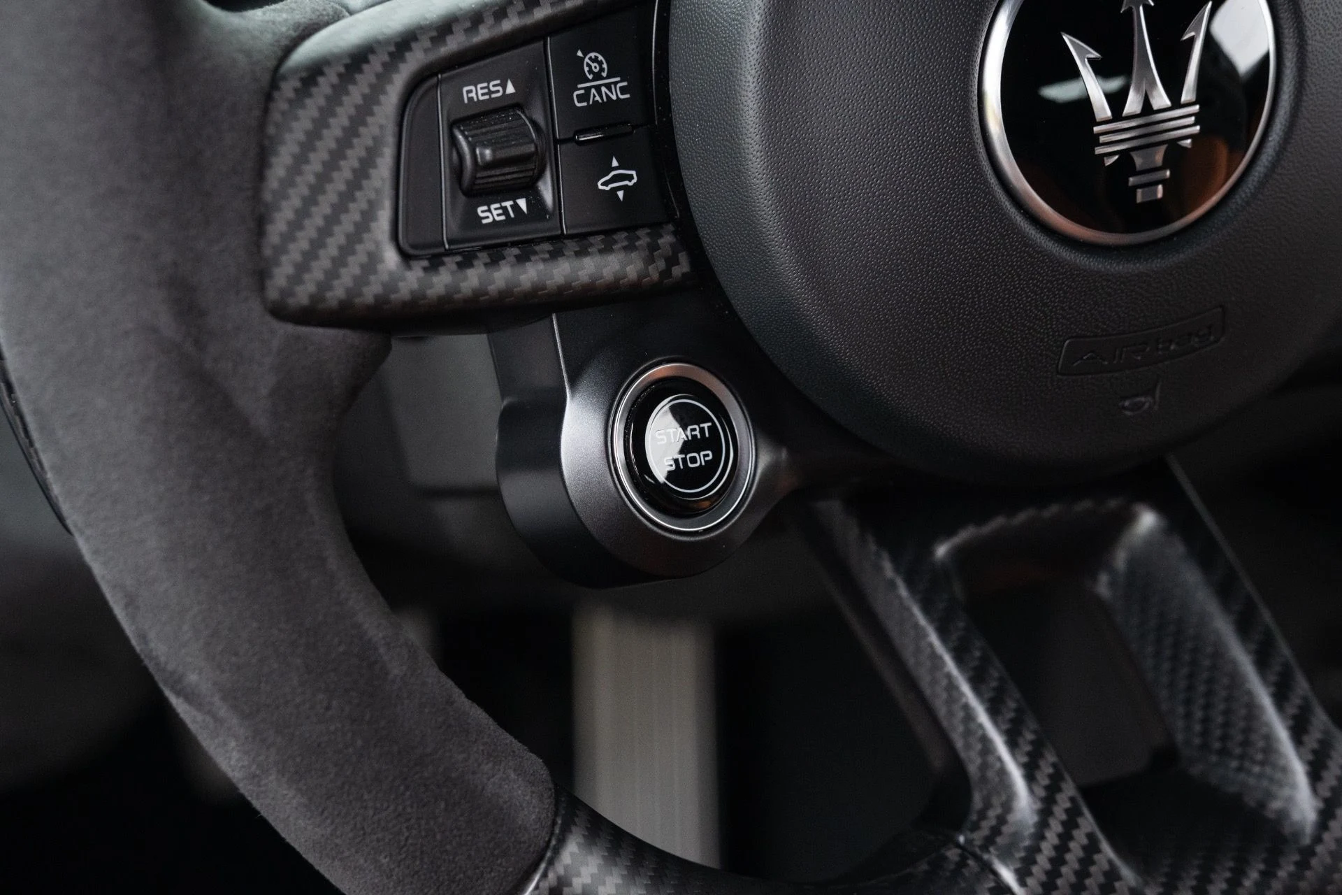 mph050_3646672788_Used_2022_Maserati_MC_20_1777083905_2cb3c75475