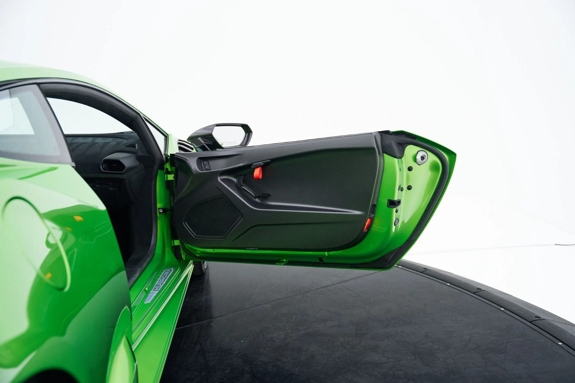 mph050_3651753942_Used_2024_Lamborghini_Huracan_STO_Base_1793231461_4ccfad8e05