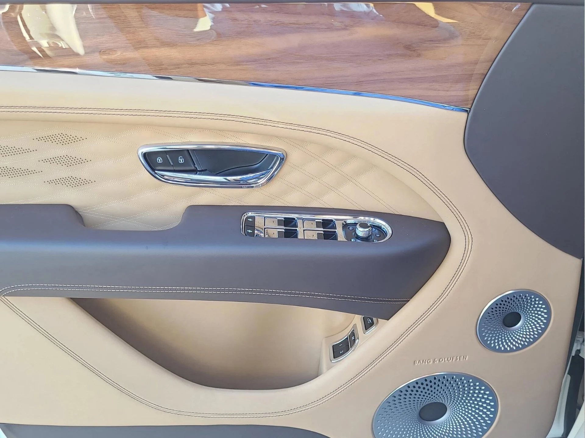 mph050_3667304637_7d6ddb252d28d00d5e86f740108c3a4fx_d4c2dbe685