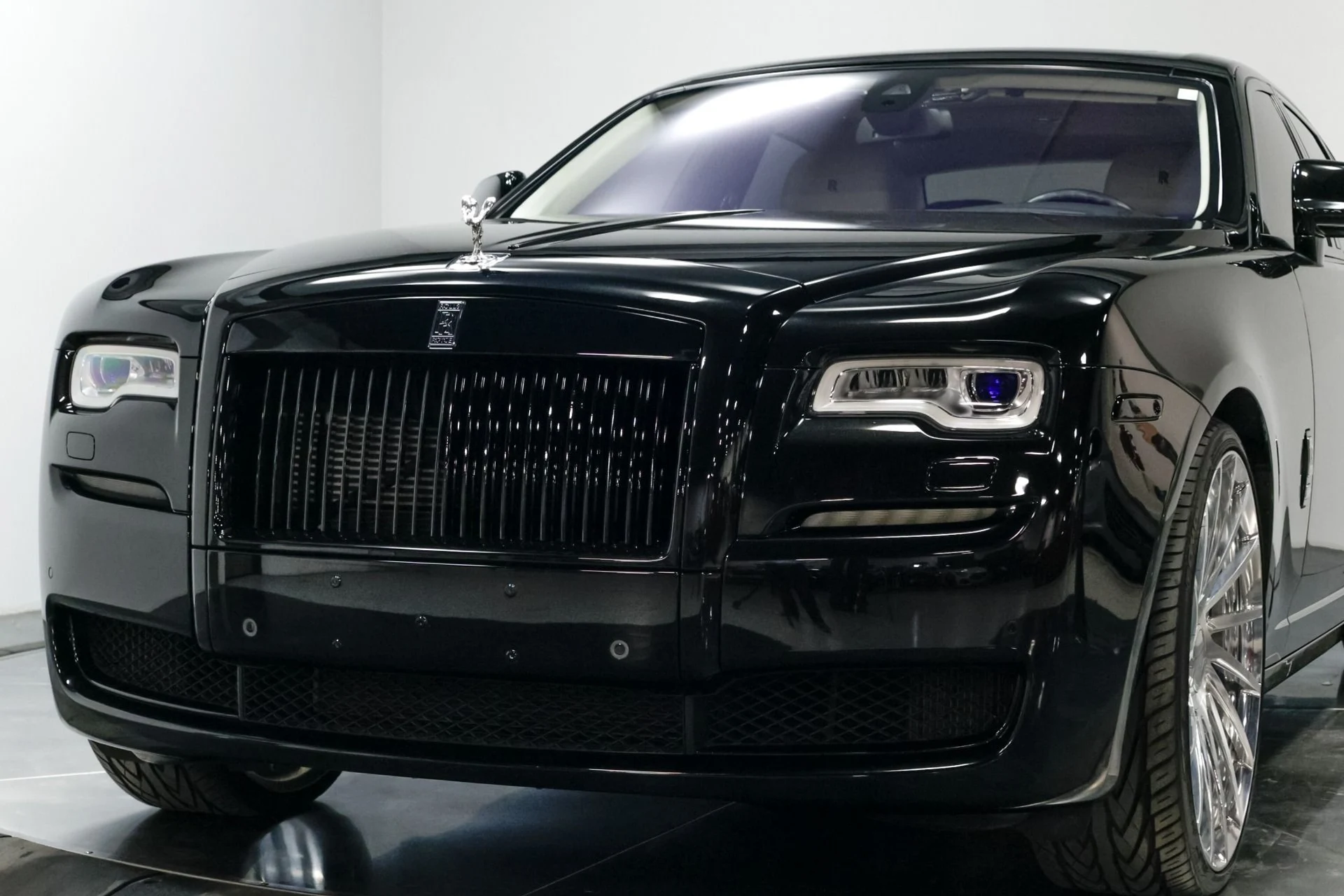 mph050_3667773958_Used_2015_Rolls_Royce_Ghost_Base_1760537897_06b873b40b