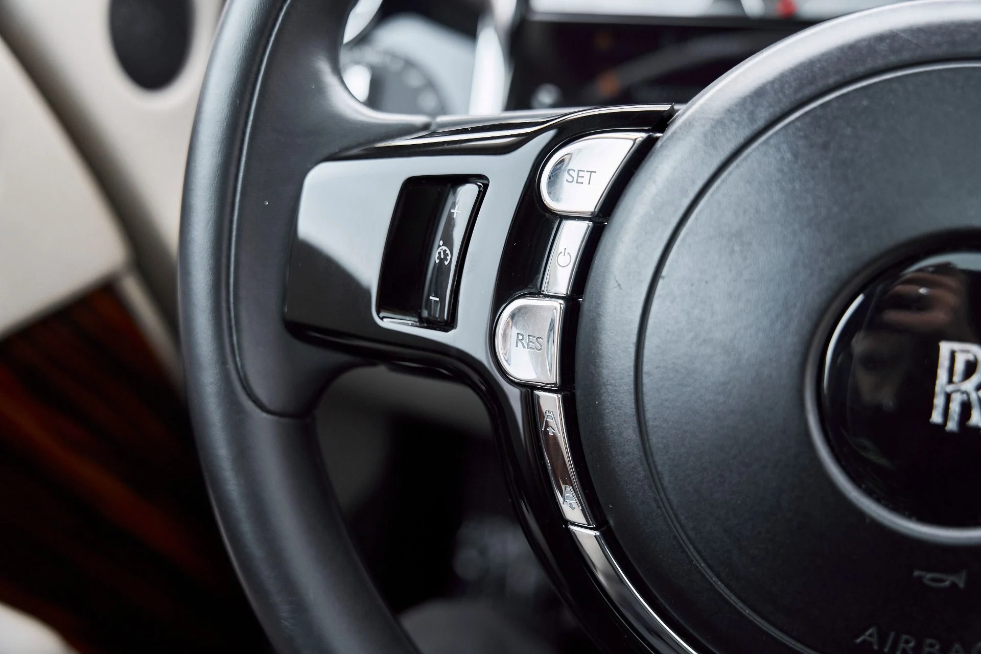 mph050_3699745200_Used_2014_Rolls_Royce_Wraith_Base_1767151033_de9933f856