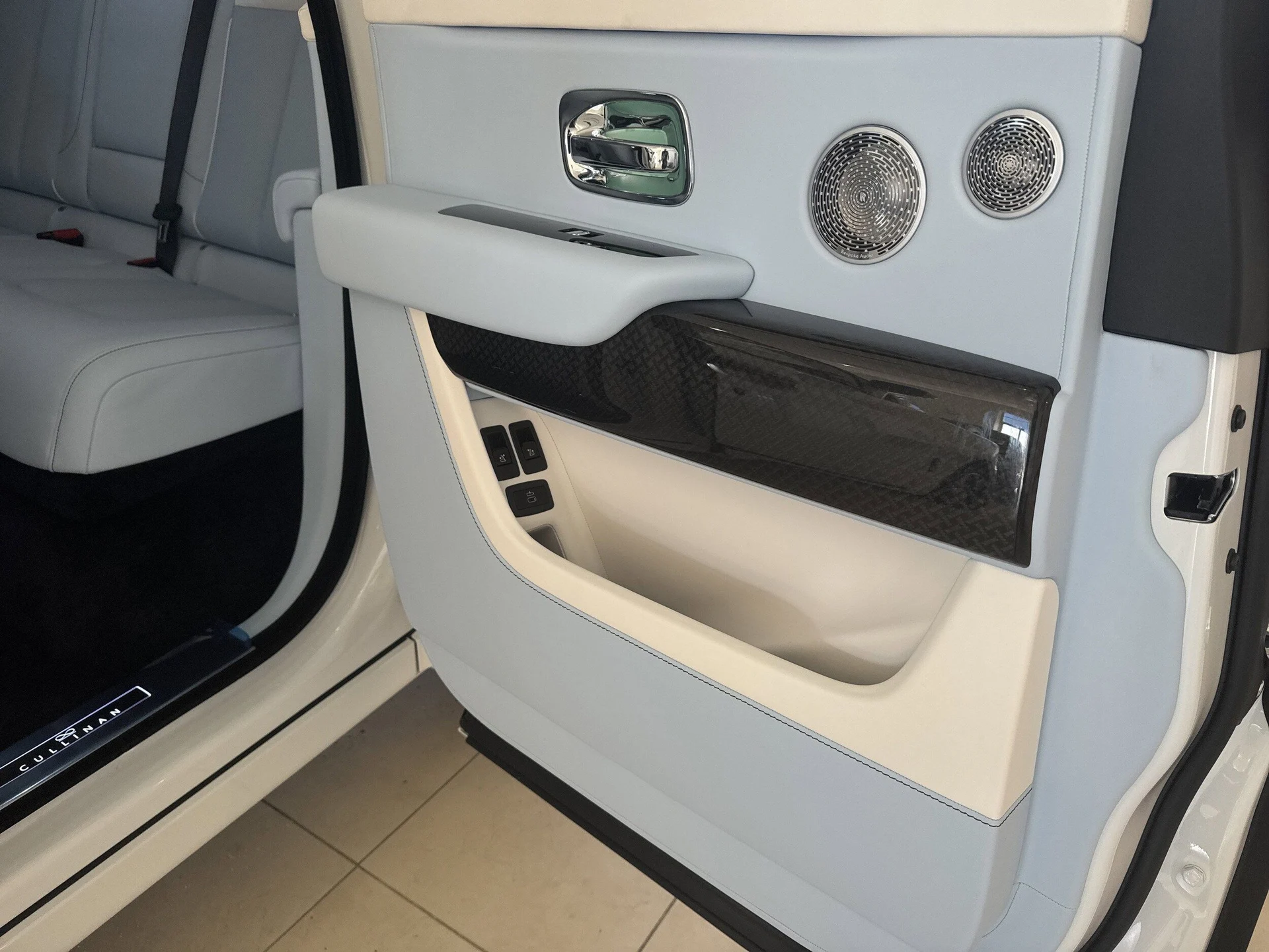 mph050_3729582432_9ed7af68d780cfc2c75a983a6766ddb8x_da874eb185