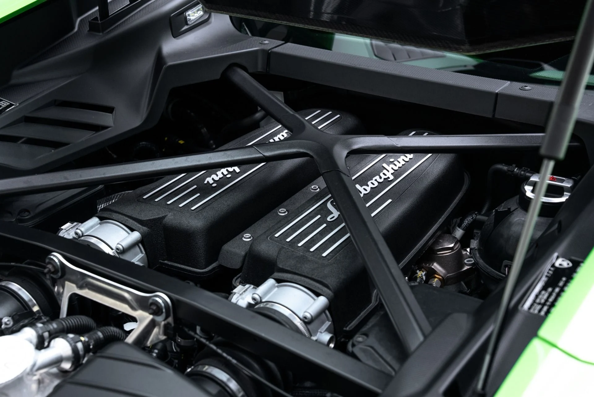 mph050_3743163625_Used_2023_Lamborghini_Huracan_Tecnica_1775770975_ac5b96d74c