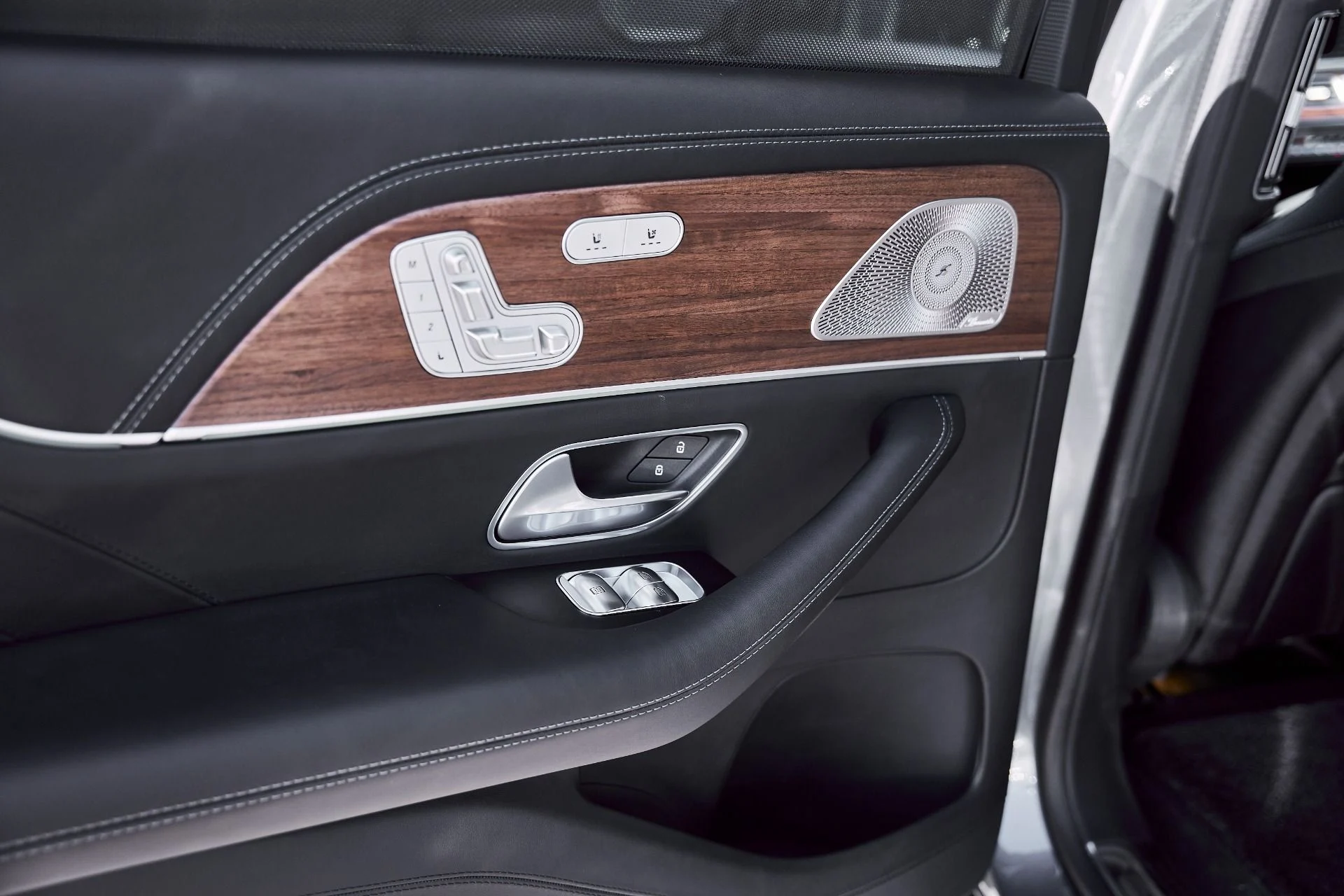 mph050_3797067404_Used_2025_Mercedes_Benz_GLS_Maybach_GLS_600_1771467919_6030ea5b86