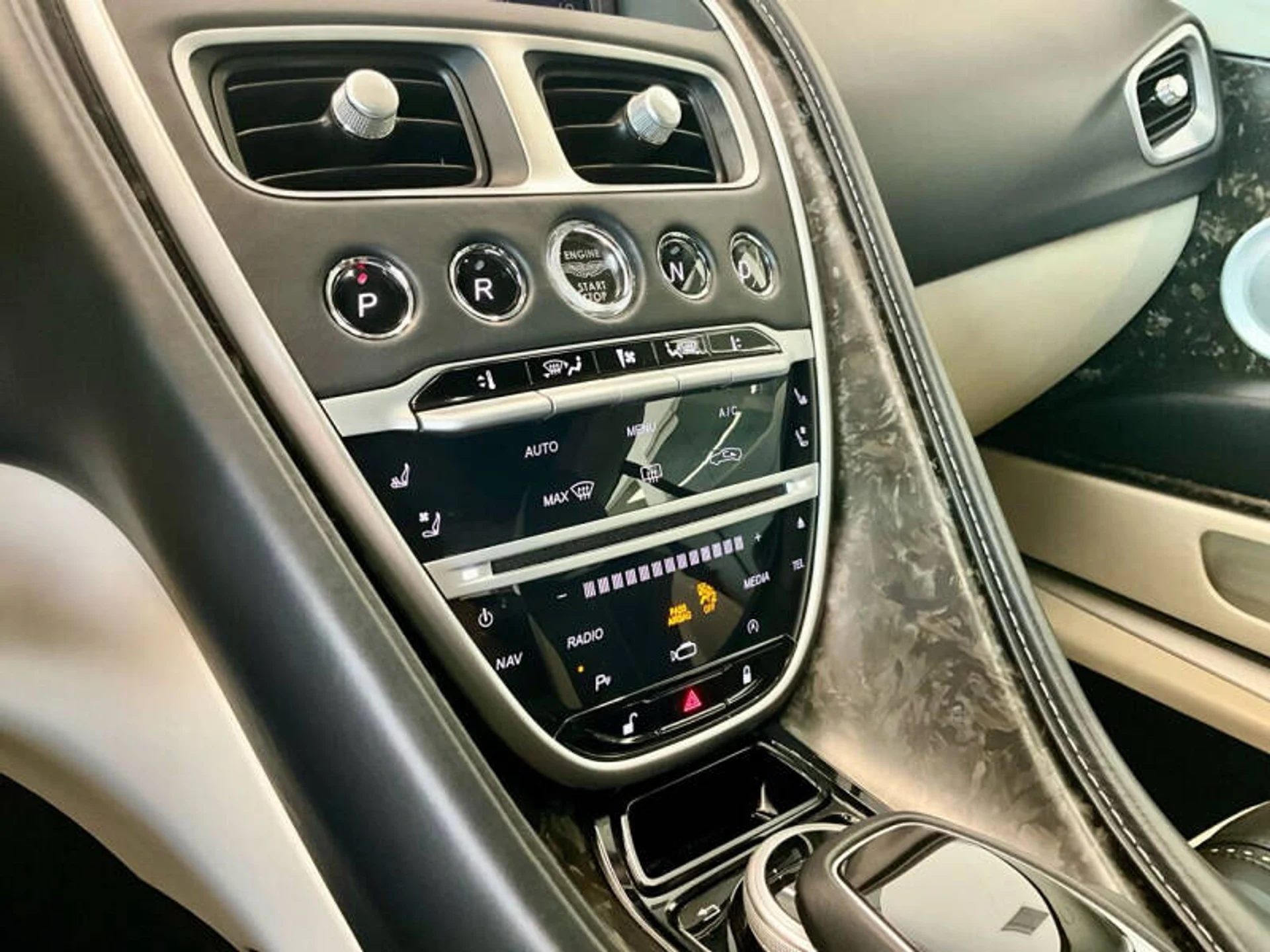 mph050_3817564345_2018_aston_martin_db11_v12_2dr_coupe_a07ec07416