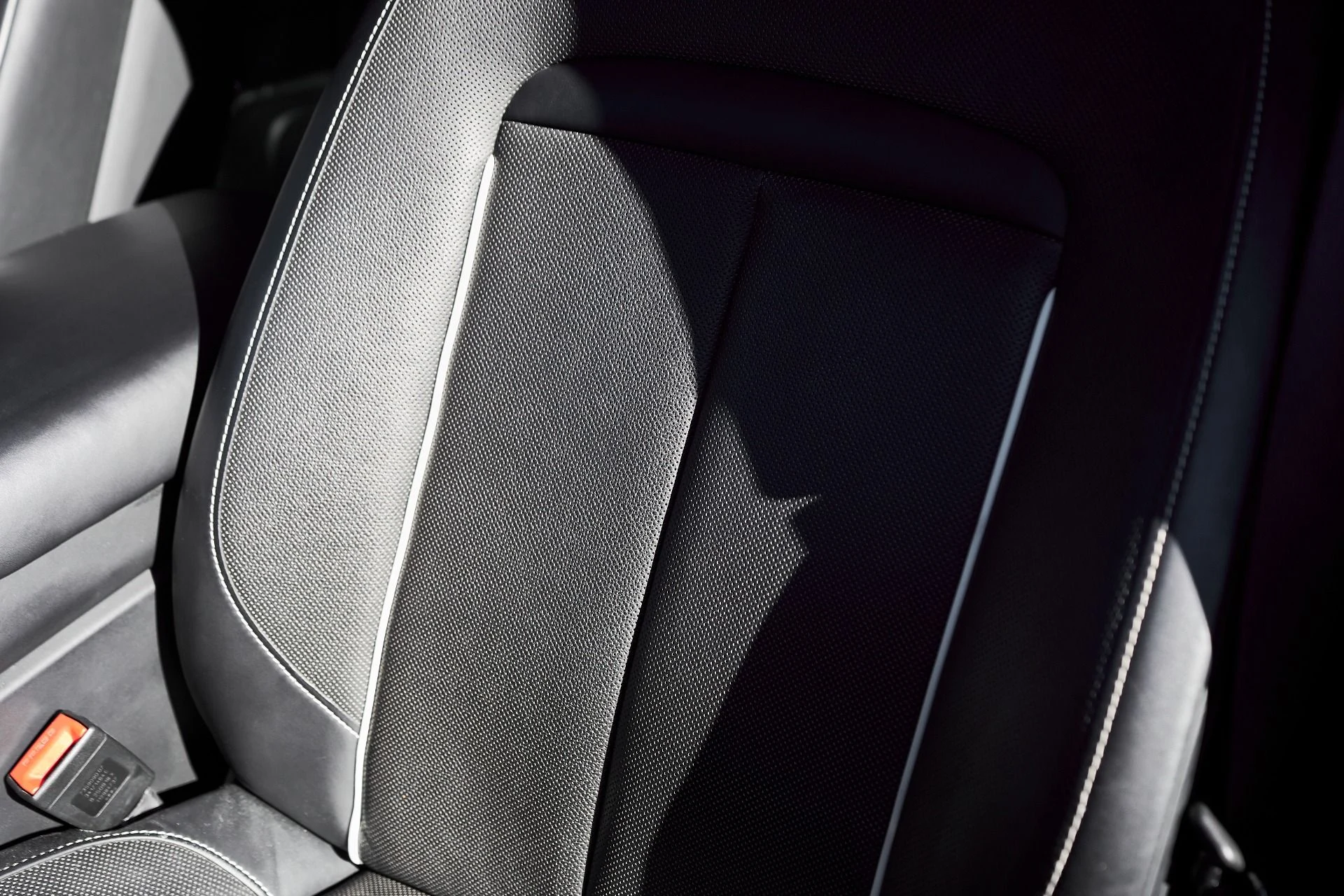 mph050_3839395326_Used_2019_Rolls_Royce_Cullinan_Base_1764382729_a7a0359a89