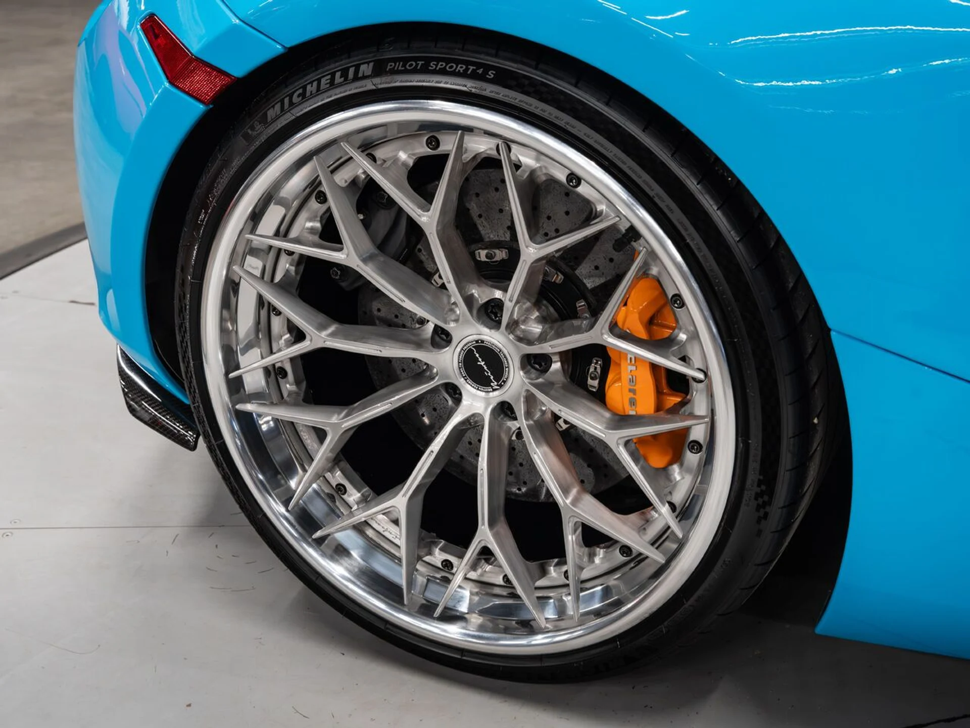mph050_3850365696_mclaren_720s_2018_509b13aa2b