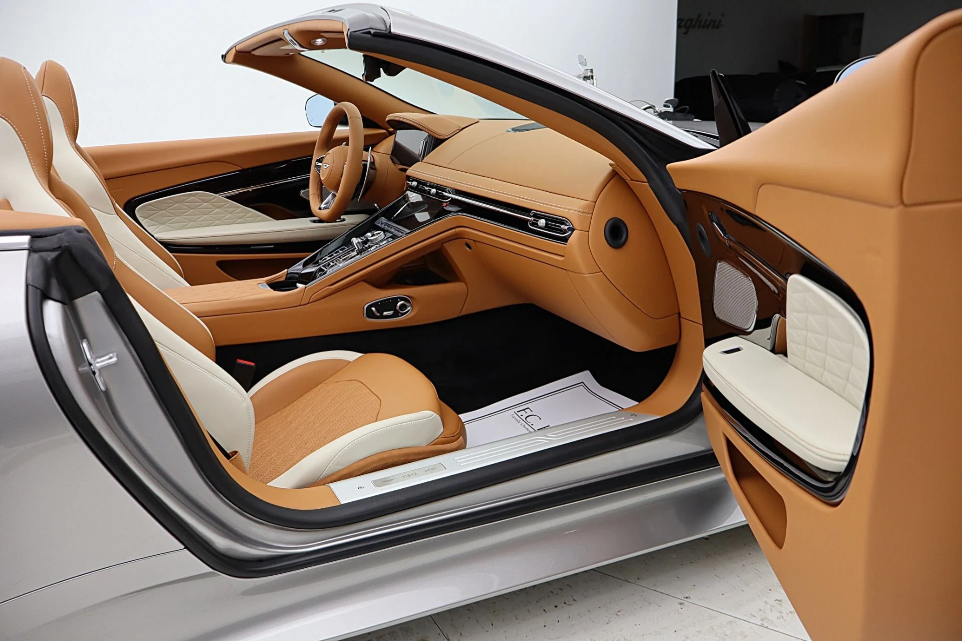 mph050_3860620261_New_2026_Aston_Martin_DB_12_Volante_dafc714fdd