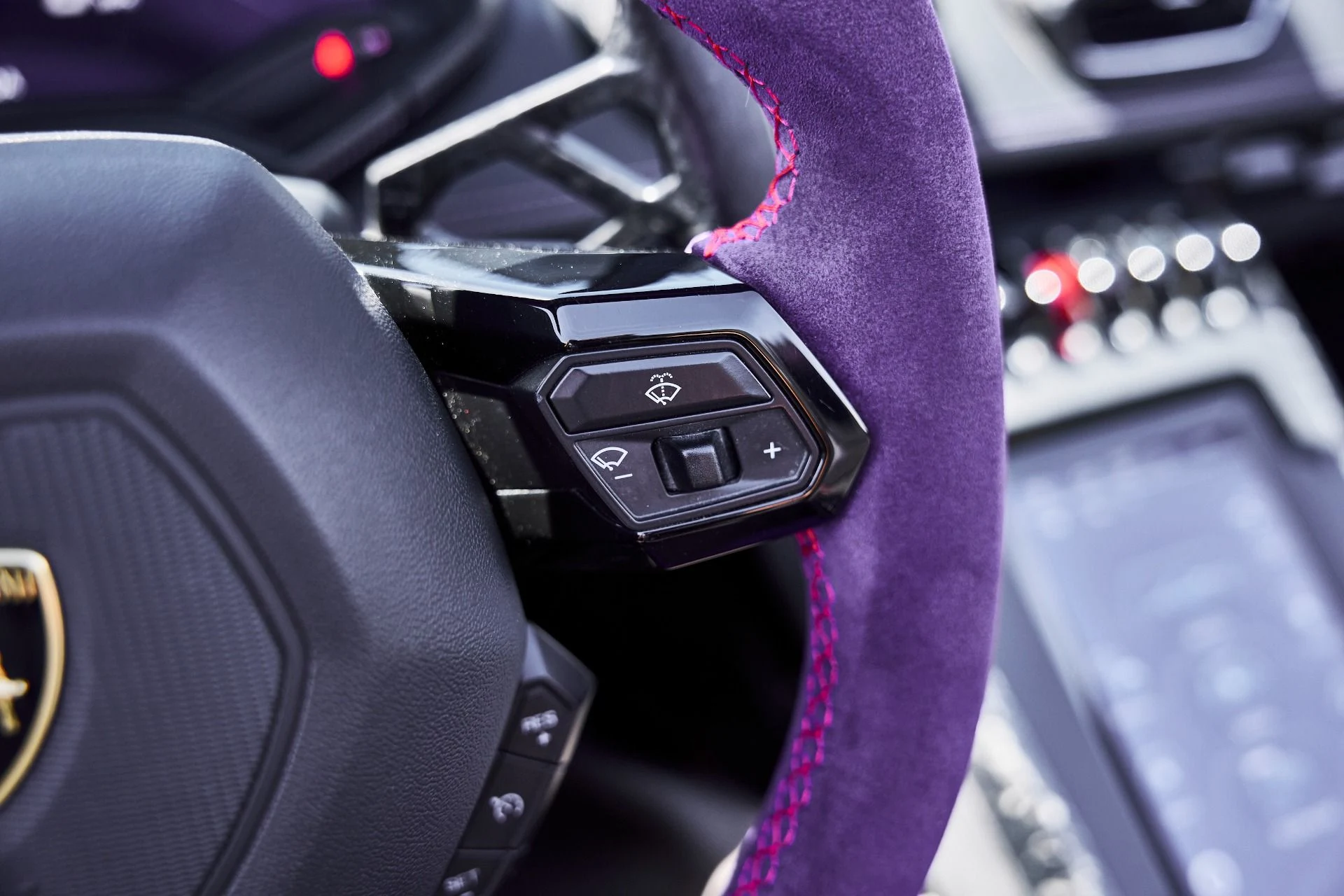 mph050_3871792987_Used_2024_Lamborghini_Huracan_EVO_Base_1776733919_7ad9b12bb4