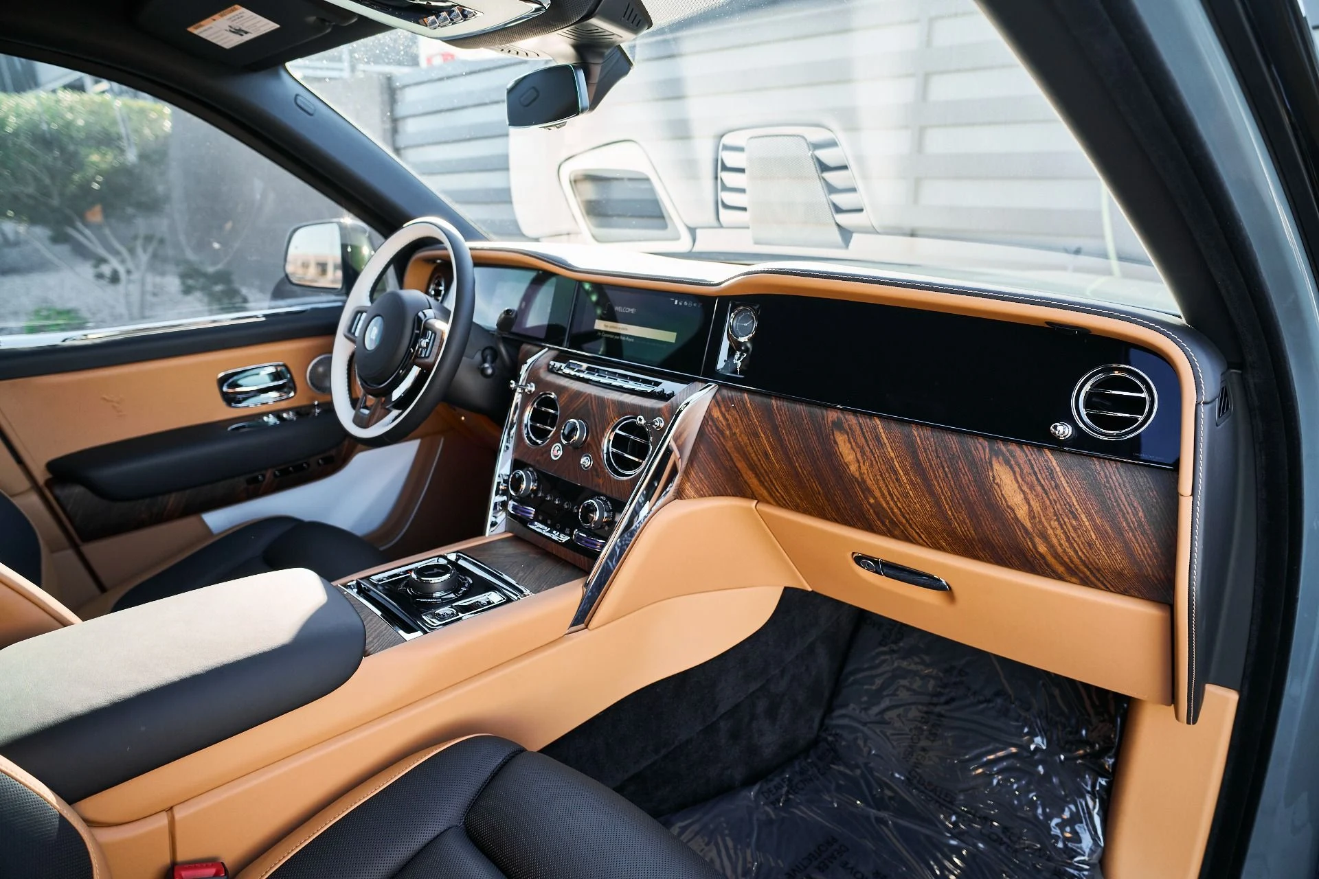 mph050_387780243_Used_2025_Rolls_Royce_Cullinan_Base_1766020433_a2f67e8b27