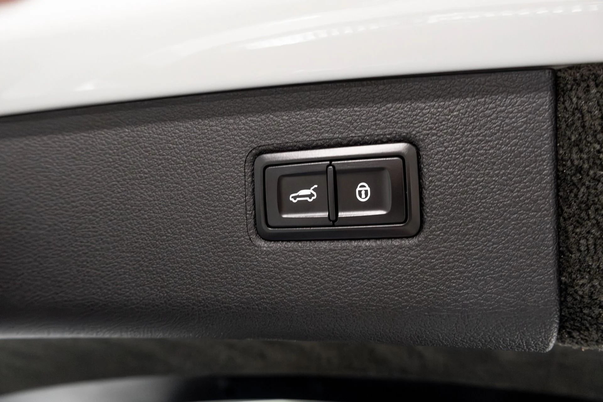 mph050_3886990932_Used_2020_Bentley_Bentayga_V8_1774292202_ce686690d0