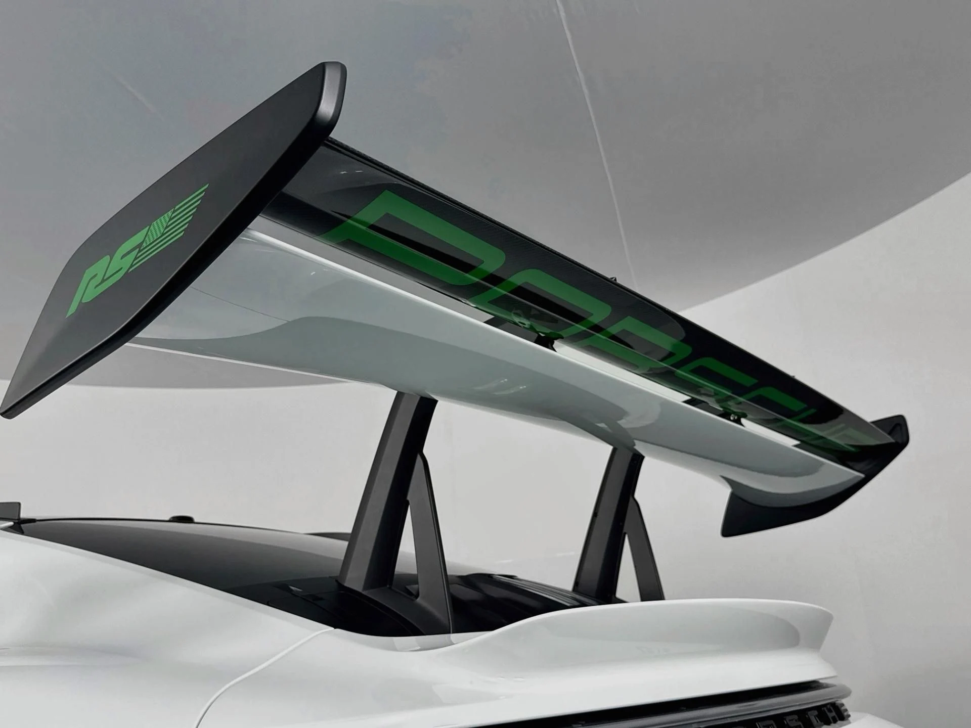 mph050_3904938462_Used_2024_Porsche_911_GT_3_RS_1786469532_0e94634497