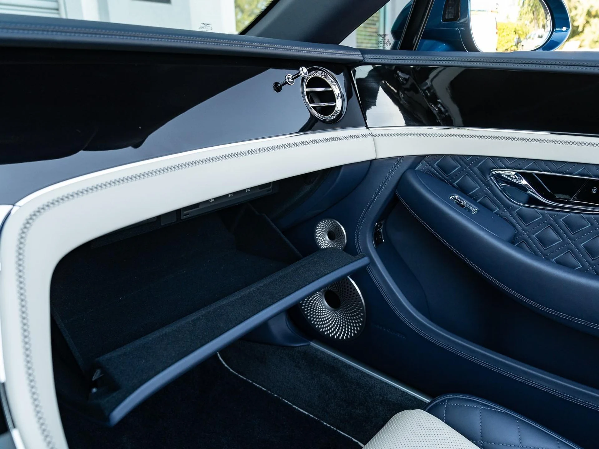 mph050_3915987162_Used_2022_Bentley_Continental_GT_V8_1764022041_30a8d2f0d4