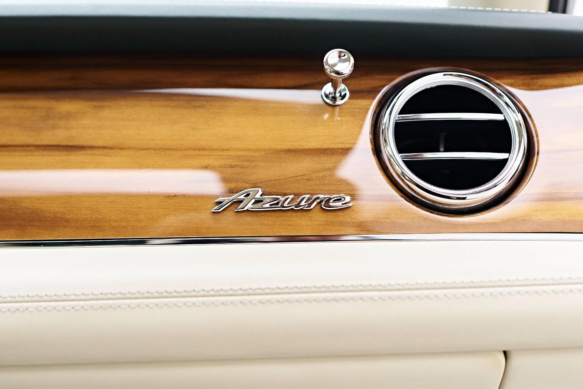 mph050_3954837384_Used_2023_Bentley_Bentayga_EWB_1754782466_80a24f212c