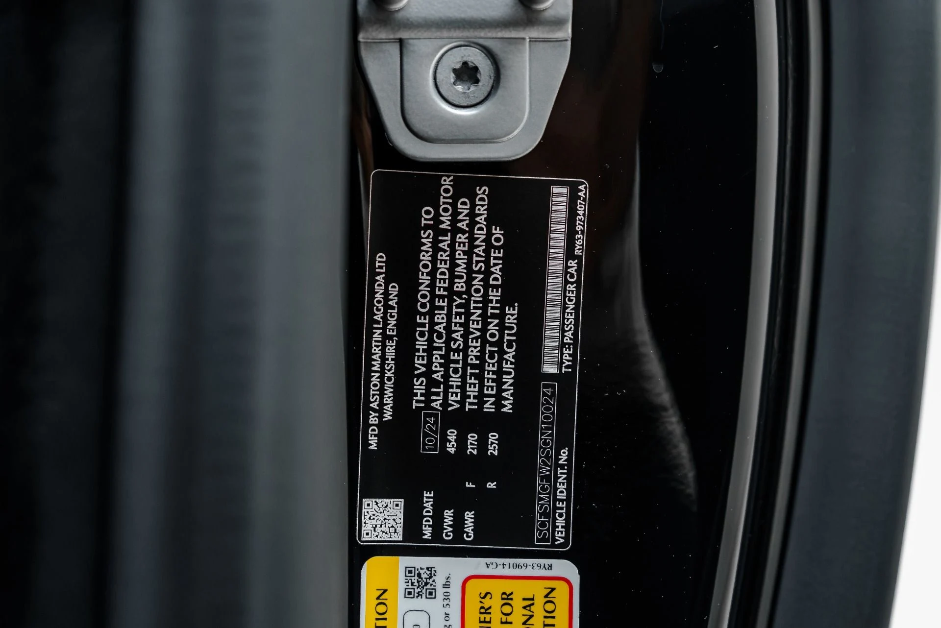 mph050_3957127325_Used_2025_Aston_Martin_Vantage_1790202754_9bf26b65d6