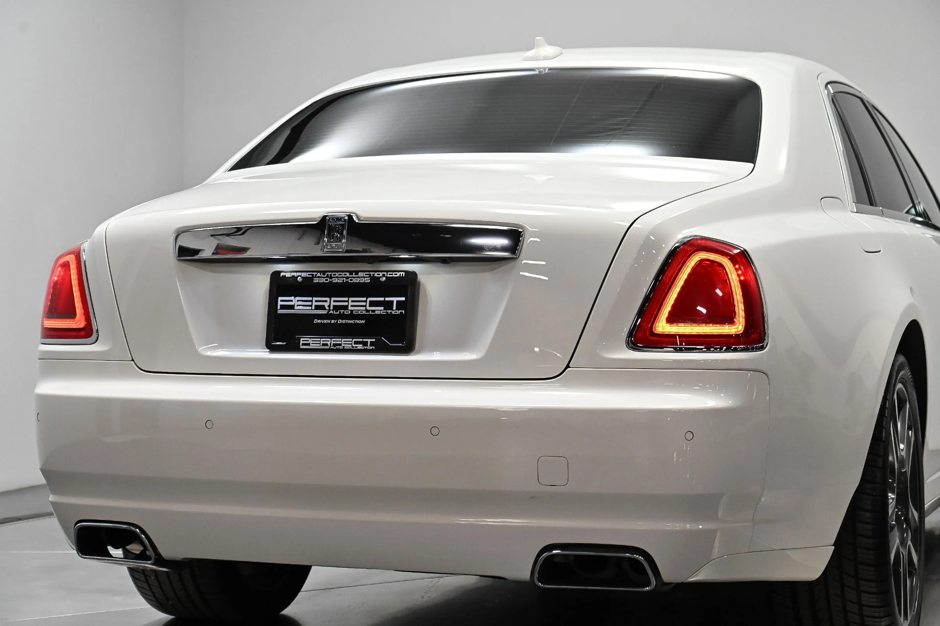 mph050_3985450547_Used_2017_Rolls_Royce_Ghost_1749695060_762f8d622f