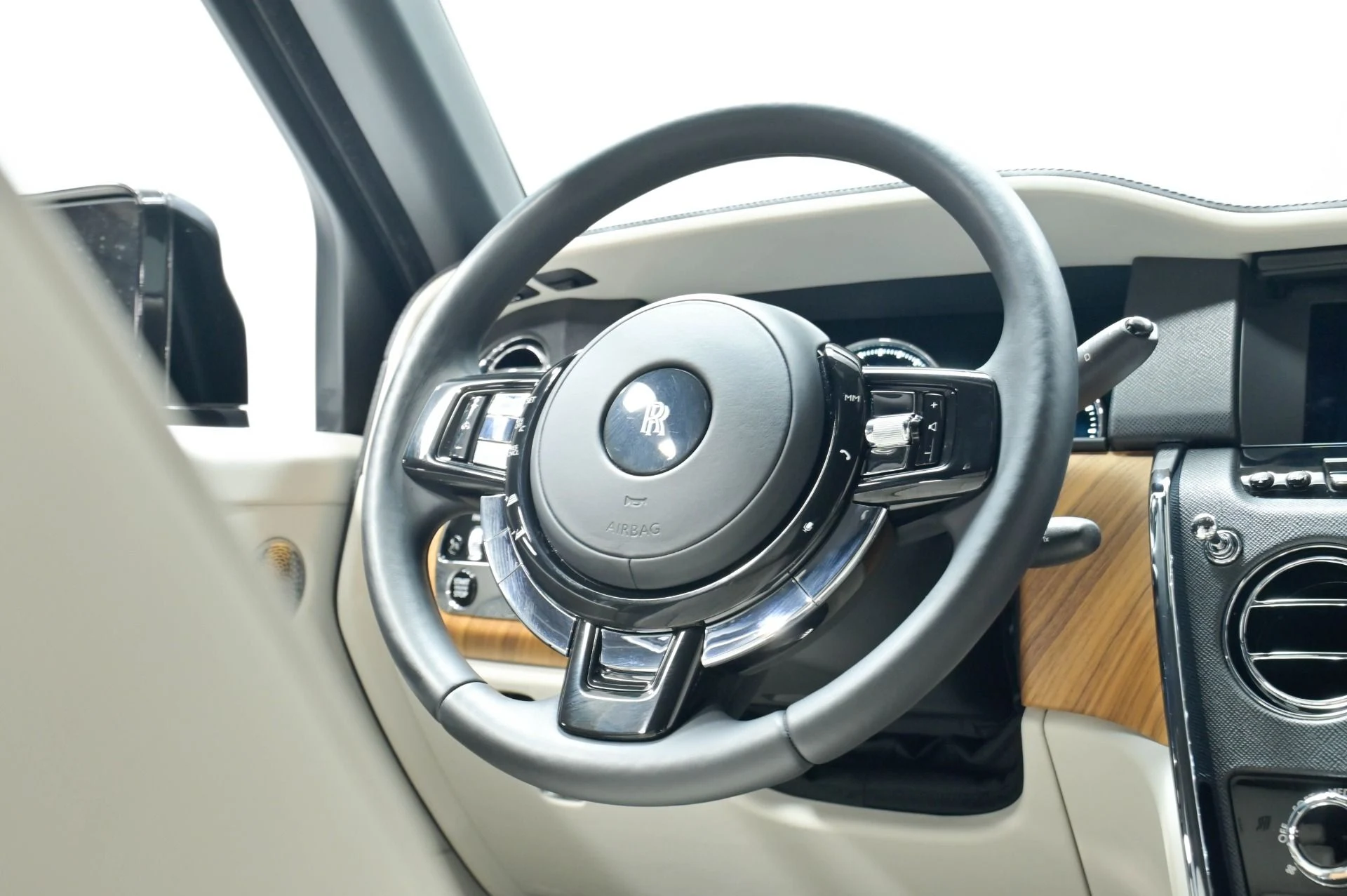 mph050_3992740811_Used_2023_Rolls_Royce_Cullinan_1782858557_fb978d013c