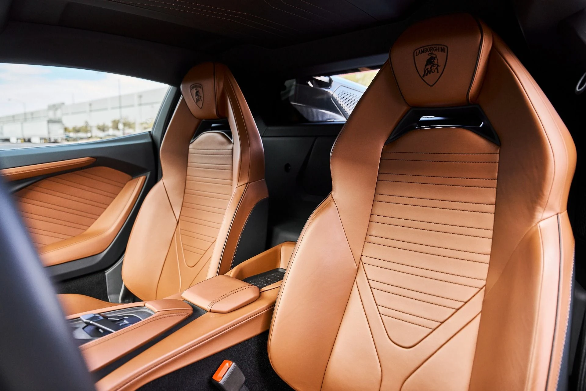 mph050_402797008_Used_2025_Lamborghini_Revuelto_Base_1777078161_c3e50de2d6