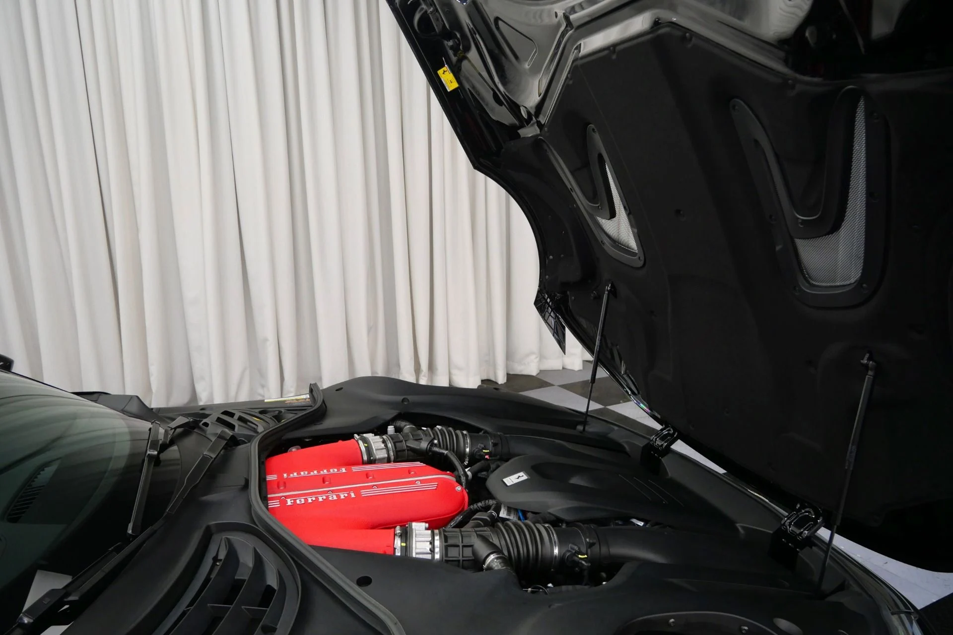 mph050_4036856269_Used_2025_Ferrari_12_Cilindri_1760028103_6f9676e220